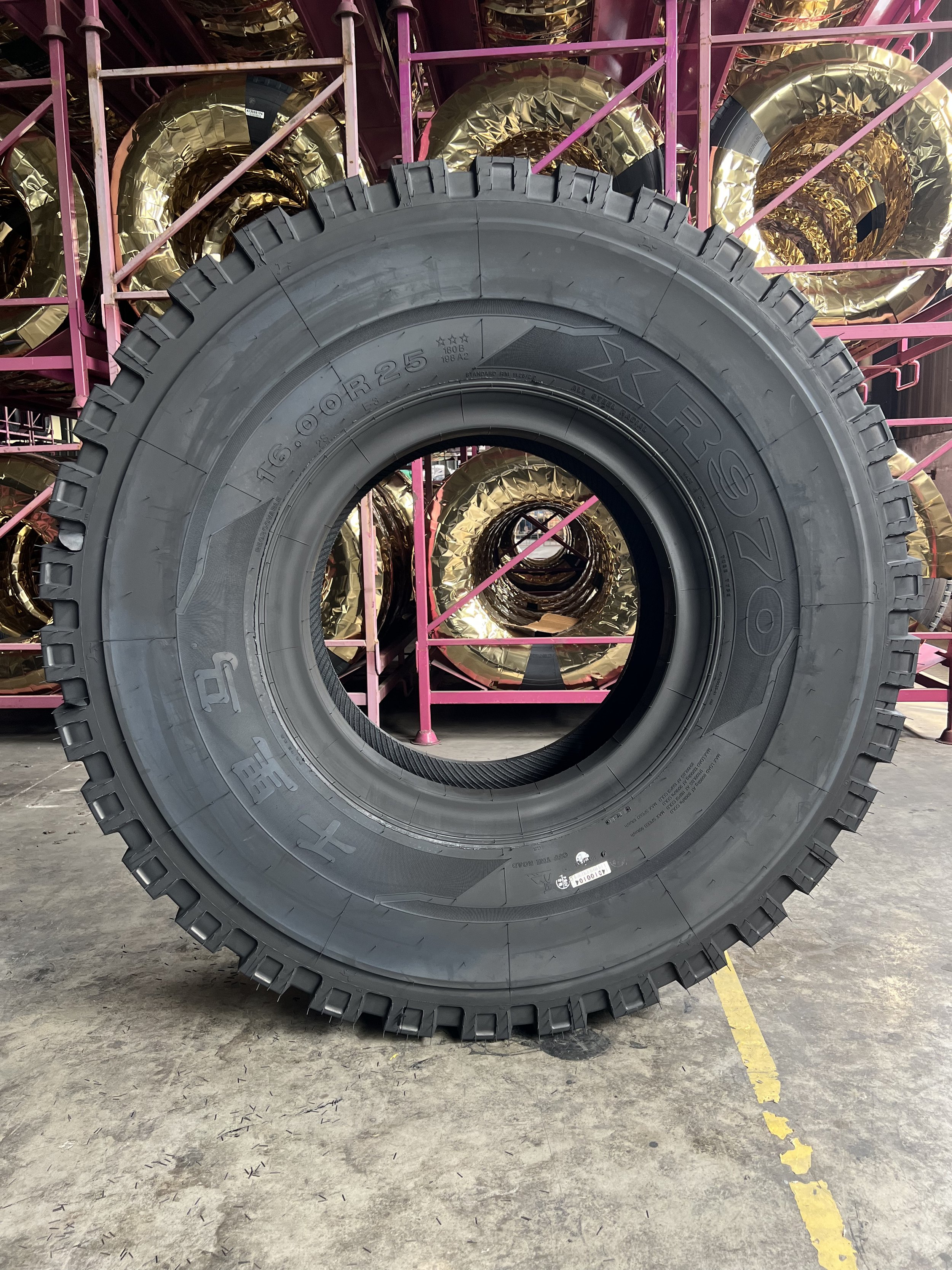 OTR 16.00R25 XR970 flat.jpg