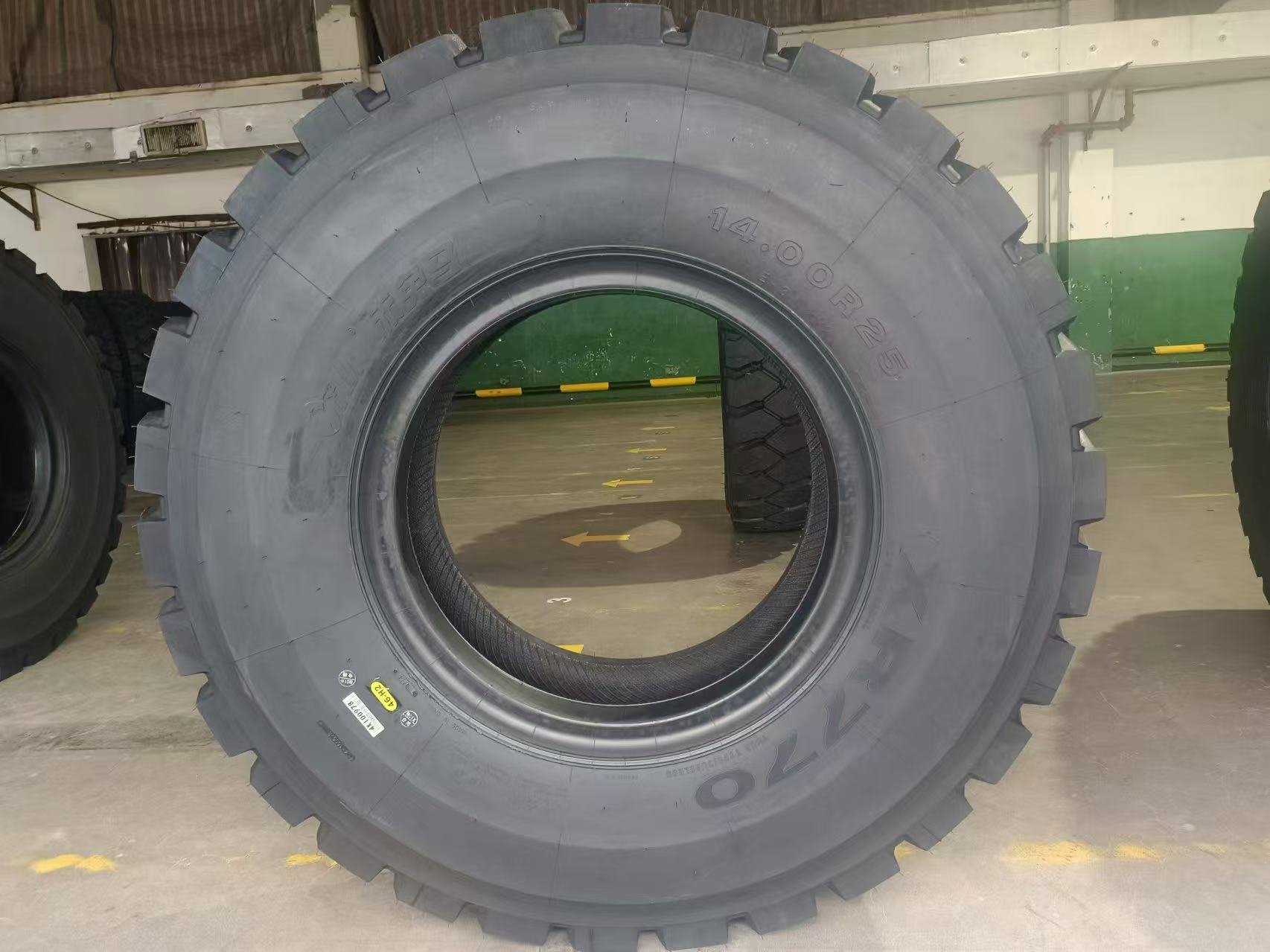OTR 14.00R25 XR770 flat.jpg