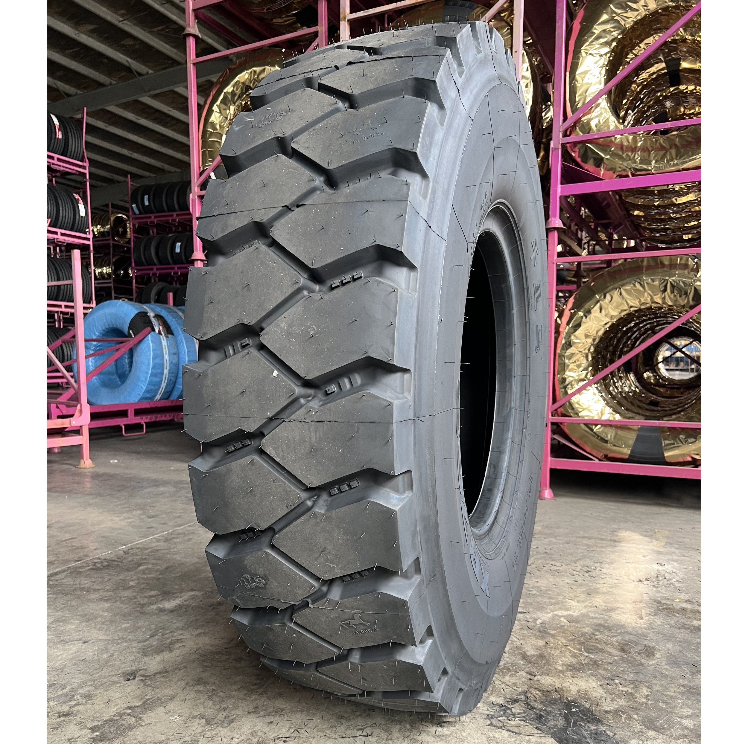 OTR TYRE 14.00R25XR768 front.jpg