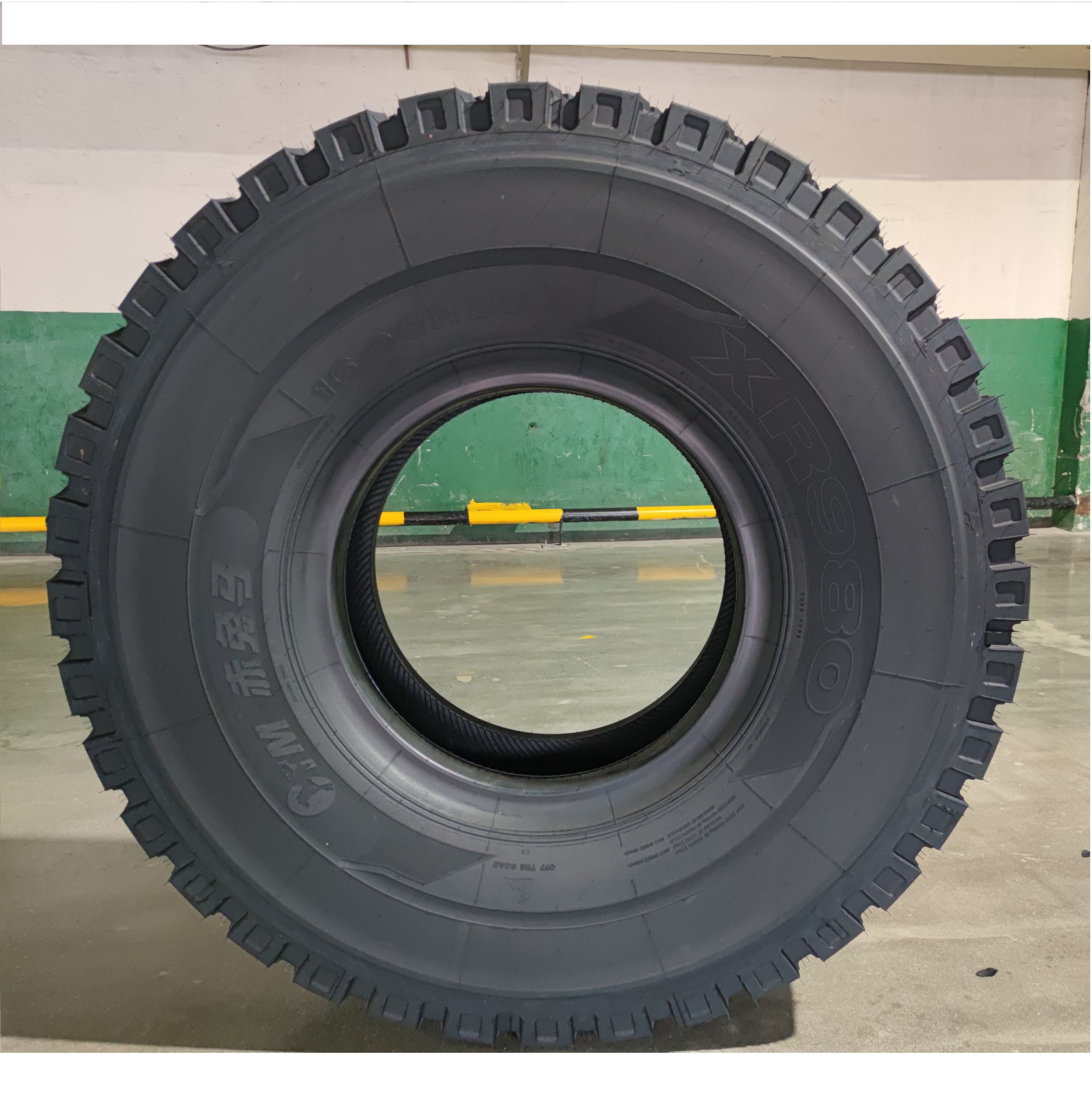 OTR TIRE 16.00R25 XR980 flat.jpg