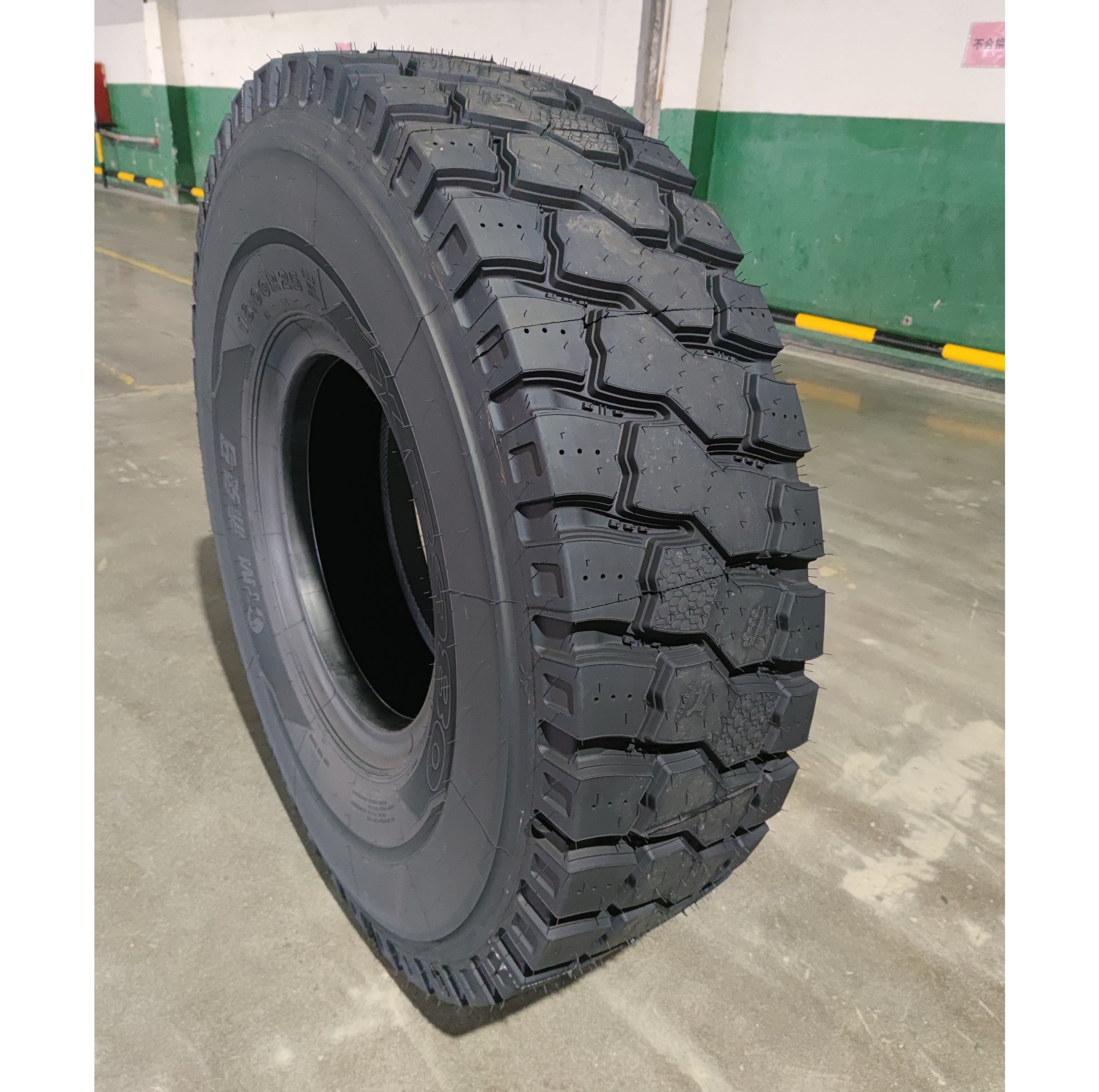 OTR TIRE 16.00R25 XR980 side.jpg