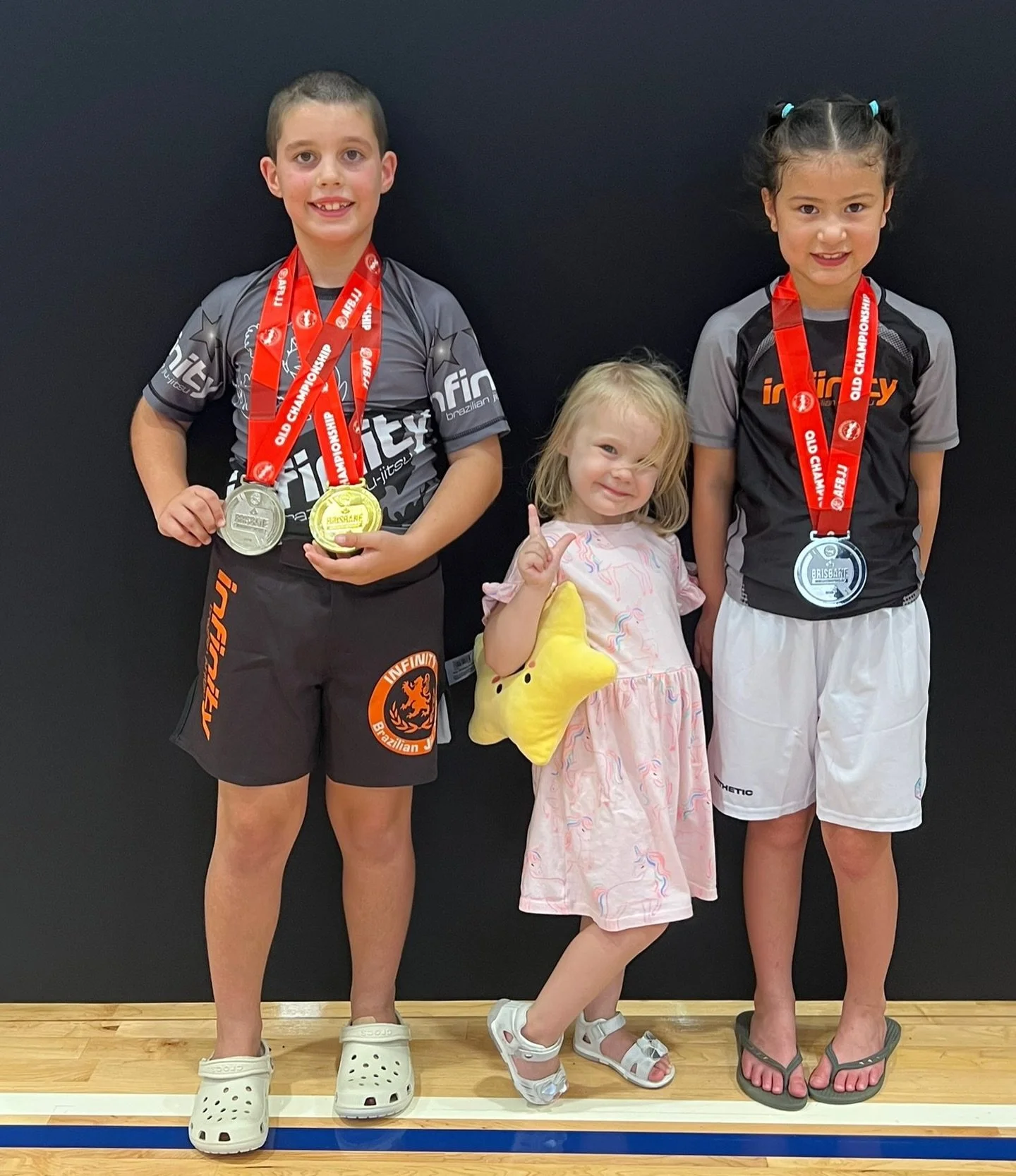 Congrats to our students Paddy and Evie on the first comp of the year today .

Paddy 🥇 Gi 🥈NoGi
Evie 🥈 Gi

Well done kids 🏆🥋

#bjjkids #bjjcomp #brazilianjiujitsu #bjjbrisbane #staffordheights