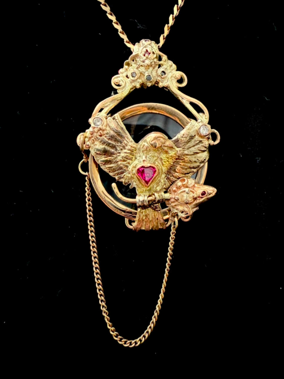 The red Robin’s brave heart