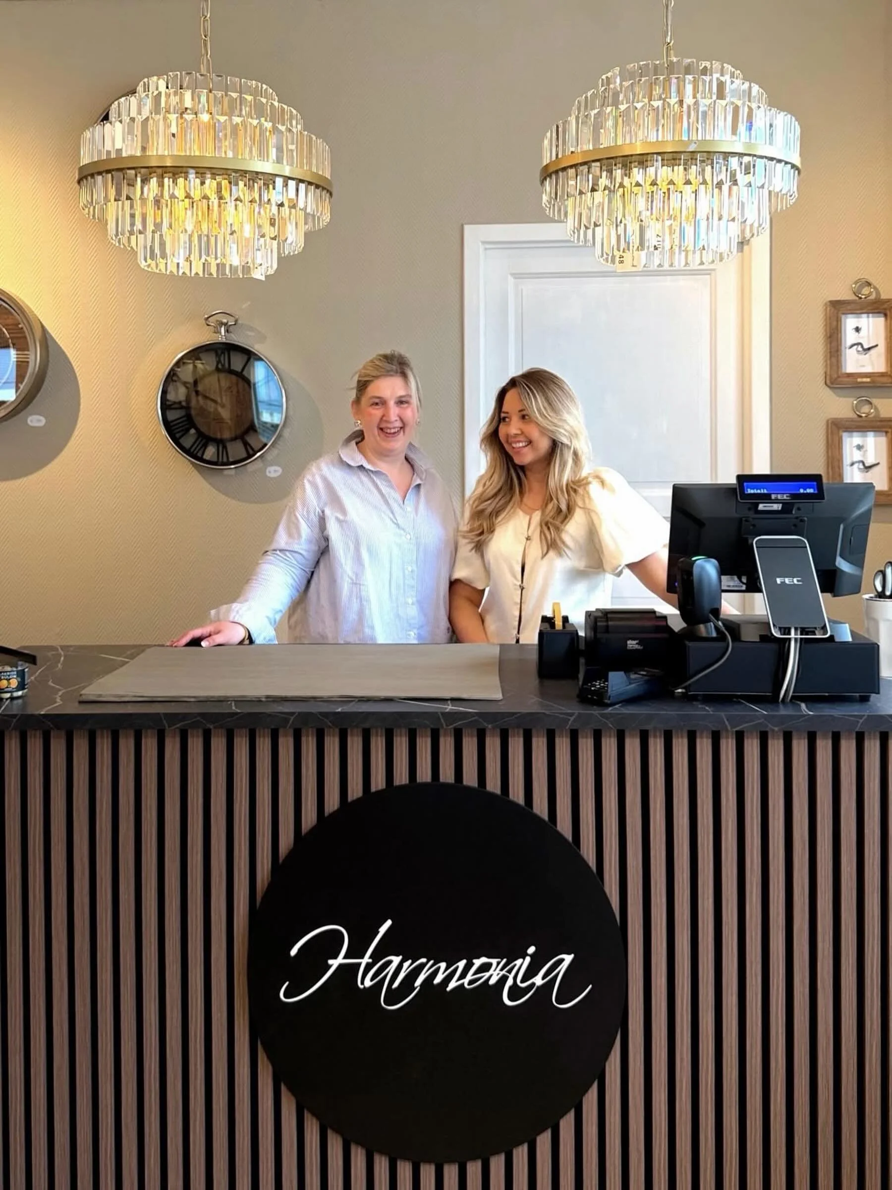 Vi gratulerer @harmonia.interior med ny&aring;pning av sin tredje butikk i F&oslash;rde, n&aring; i helgen! 
Det er ikke mange dagene siden de &aring;pnet @harmoniamini. Suppl&egrave;r hadde allerde levert 2 kassesystem til Harmonia, men fikk ogs&ari