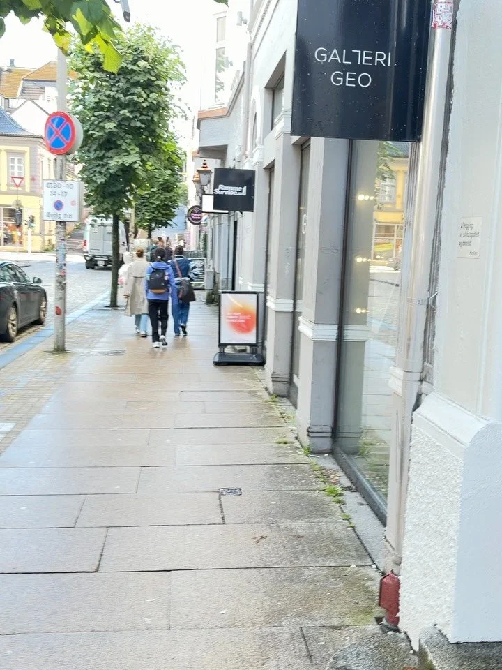 Fredag var vi en spennende plass i Bergen Sentrum, @rammeservicebergen, der finner du ogs&aring; @gallerigeo. De trengte et nytt kassasystem til butikken sin. Da var vi p&aring; pletten og installerte et hos de. 
Der var mye vakker kunst der, vel ver