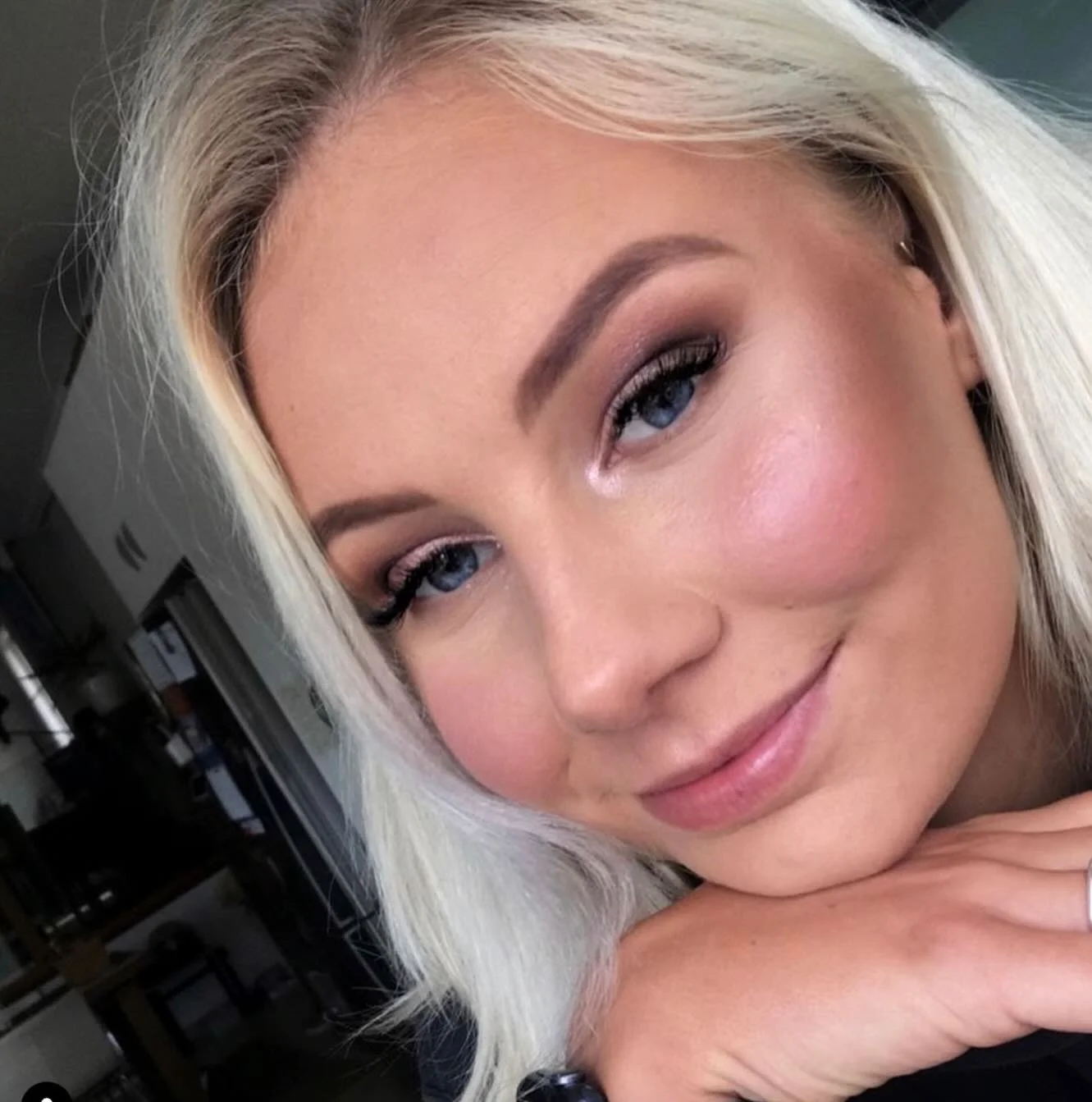 Soft glam, strong energy 🍸
Book your makeup appointment via the link in bio