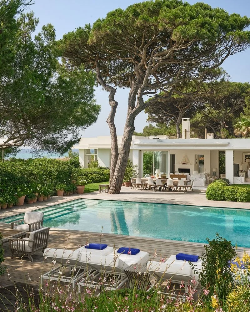 Wish I had more time for this place; tucked by the sea in lush gardens 

Ps: insta only takes 4x5 for promo??

&copy; for @magreyluxuryrealestate #luxuryhomes #cotedazur 

#waterfrontliving #havenbythesea #lifestyletravel