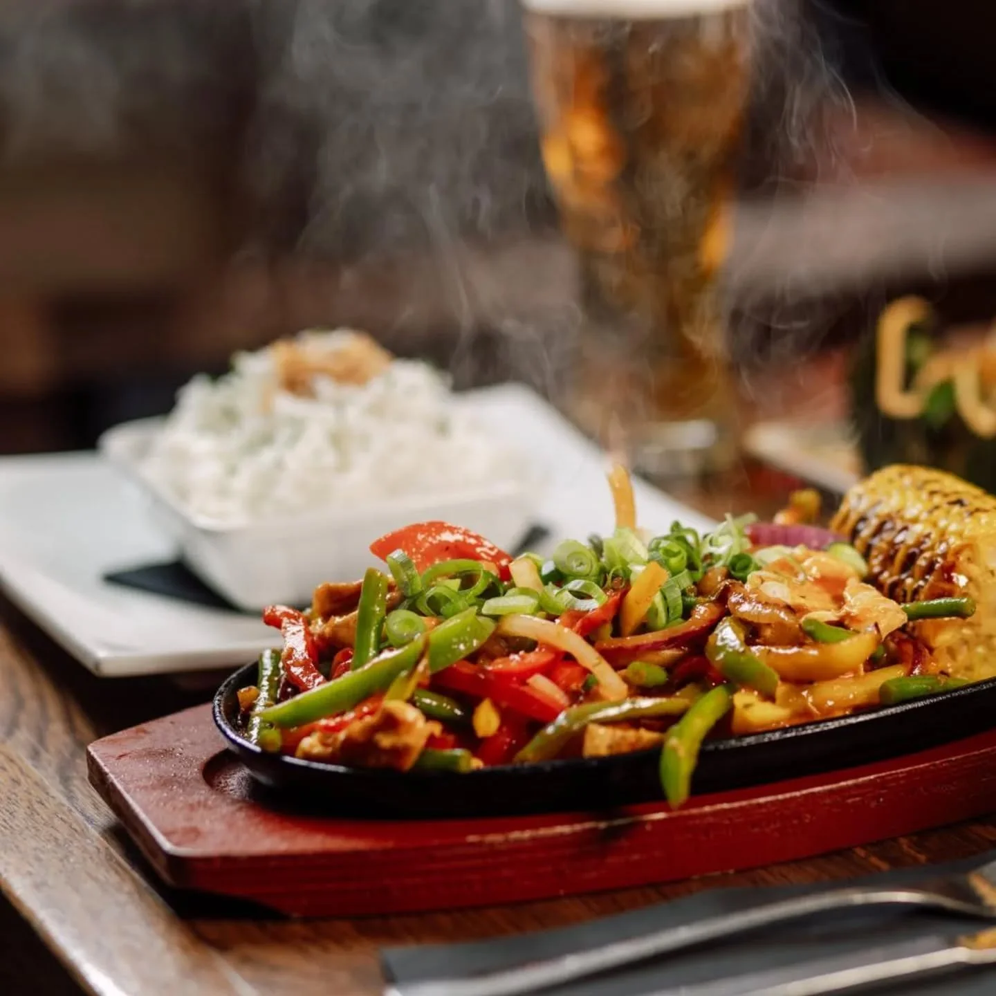 The Sizzlers are back! The Teriyaki and Thai Green Curry have returned, as well as some new flavors: Black Bean Sauce and Spiced Korean Gochujang Sauce. So make your way down to the marmotte and grab one.

Les sizzlers sont de retour ! C'est le retou