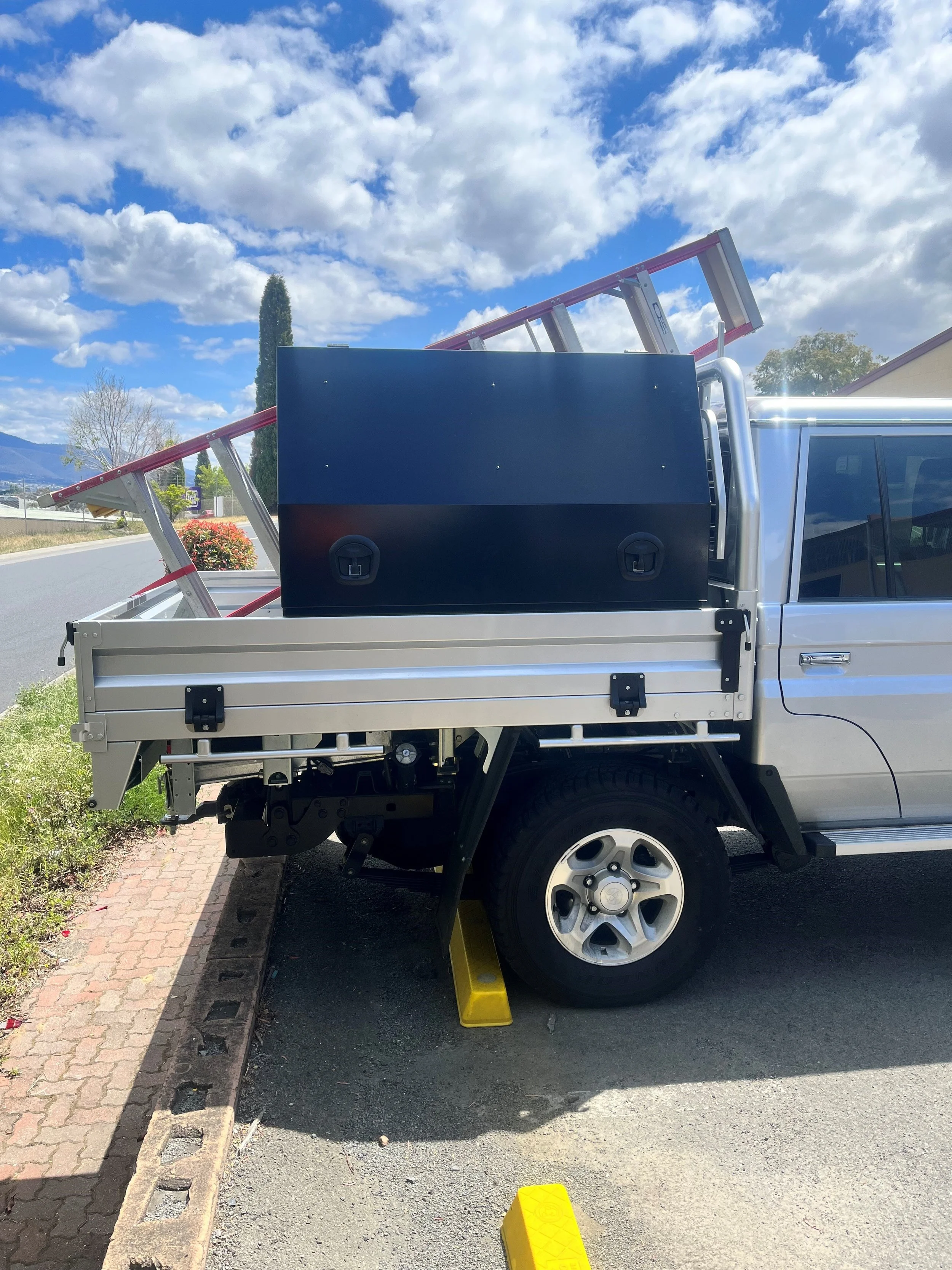 Oranssi project: wraparound deck