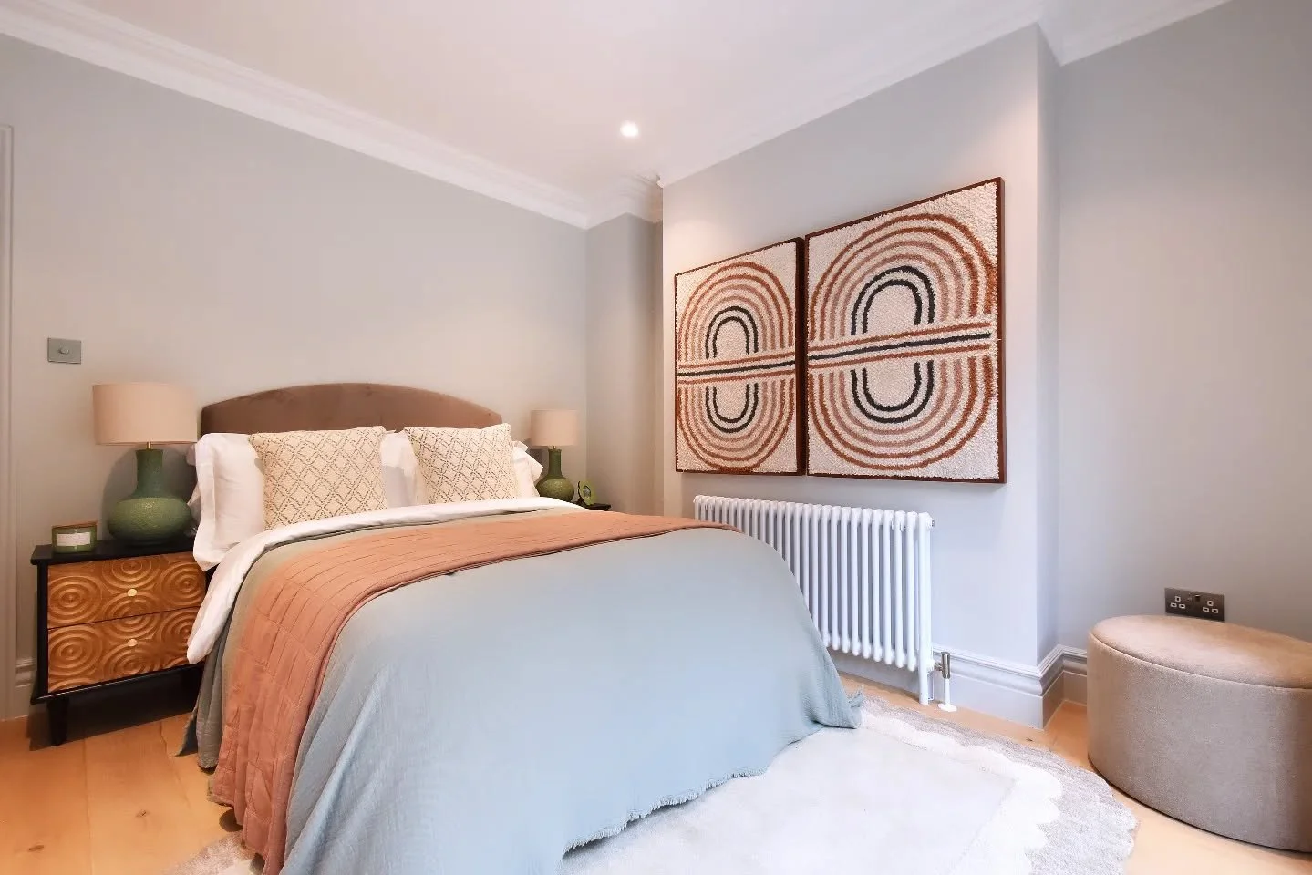 We love the colour combo we selected for this bedroom.
Beautiful family apartment in the most sought-after area of Highbury and Islington.
#bedroomgoals 
#homedressing 
#homestylinglondon 
#homestaginglondon 
#propertystaginglondon 
#propertystylingl