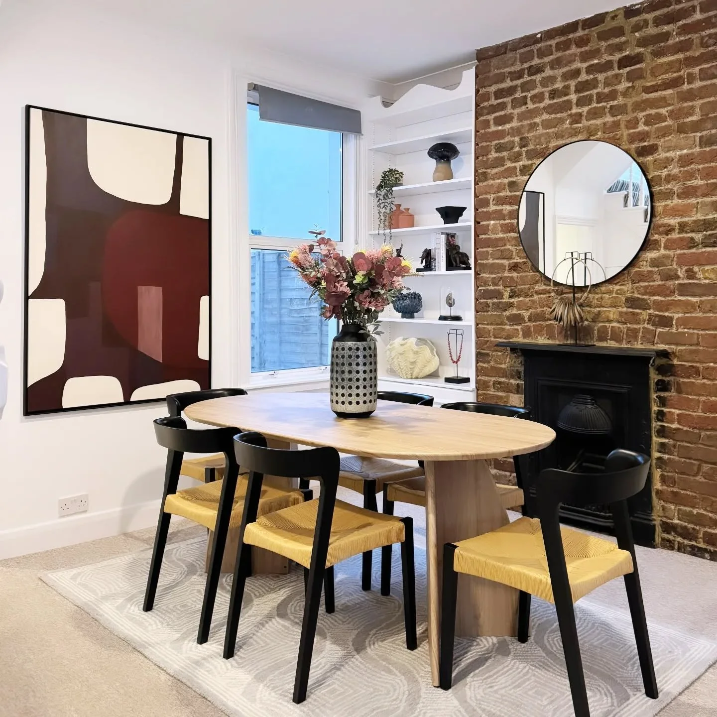 Just finished another one before the festive holidays! It's a lovely 3-bed house in Hammersmith, all set and ready to make its debut on the estate market in the new year. 
#homestaginglondon 
#homestylinglondon 
#propertystaginglondon 
#propertystyli