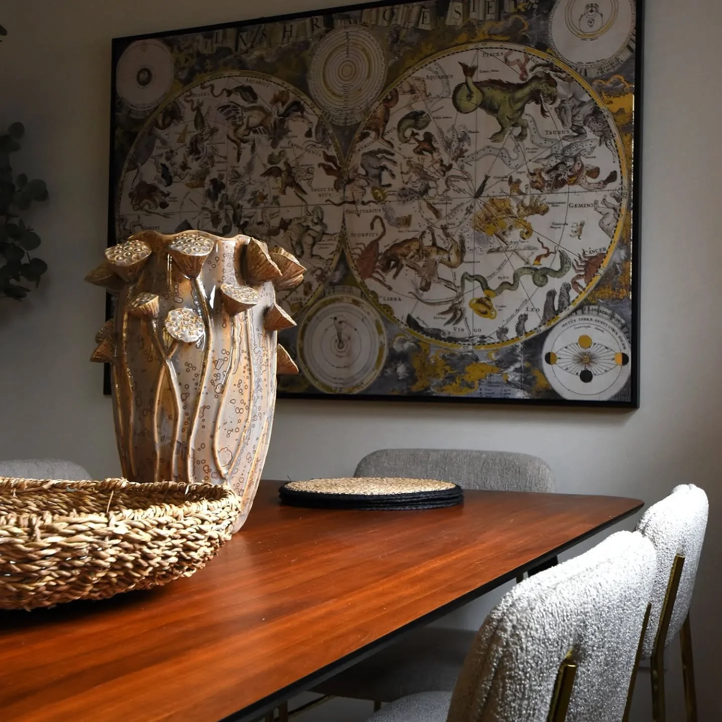 A few images from our final project in 2025, a lovely 4-bed house in Kilburn, London.
Wishing you all a Happy New Year!
#kilburnproperties 
#homestaginglondon 
#propertystaginglondon 
#homestylinglondon 
#londonpropertyforsale