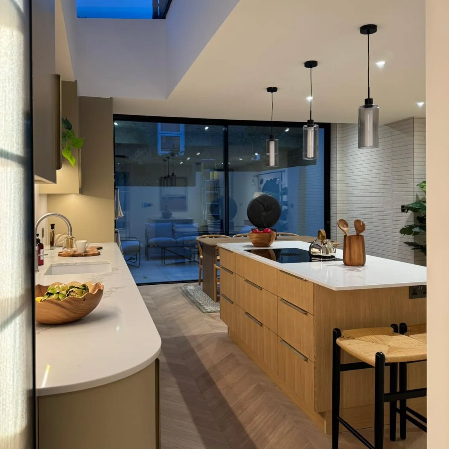 We've just wrapped up work on this beautiful 4-bedroom house near Clapham Common. February is looking packed and busy, but March is shaping up to be just as exciting!
#homestaginglondon
#londonhomestyling 
#londonhomestaging 
#propertystaginglondon 
