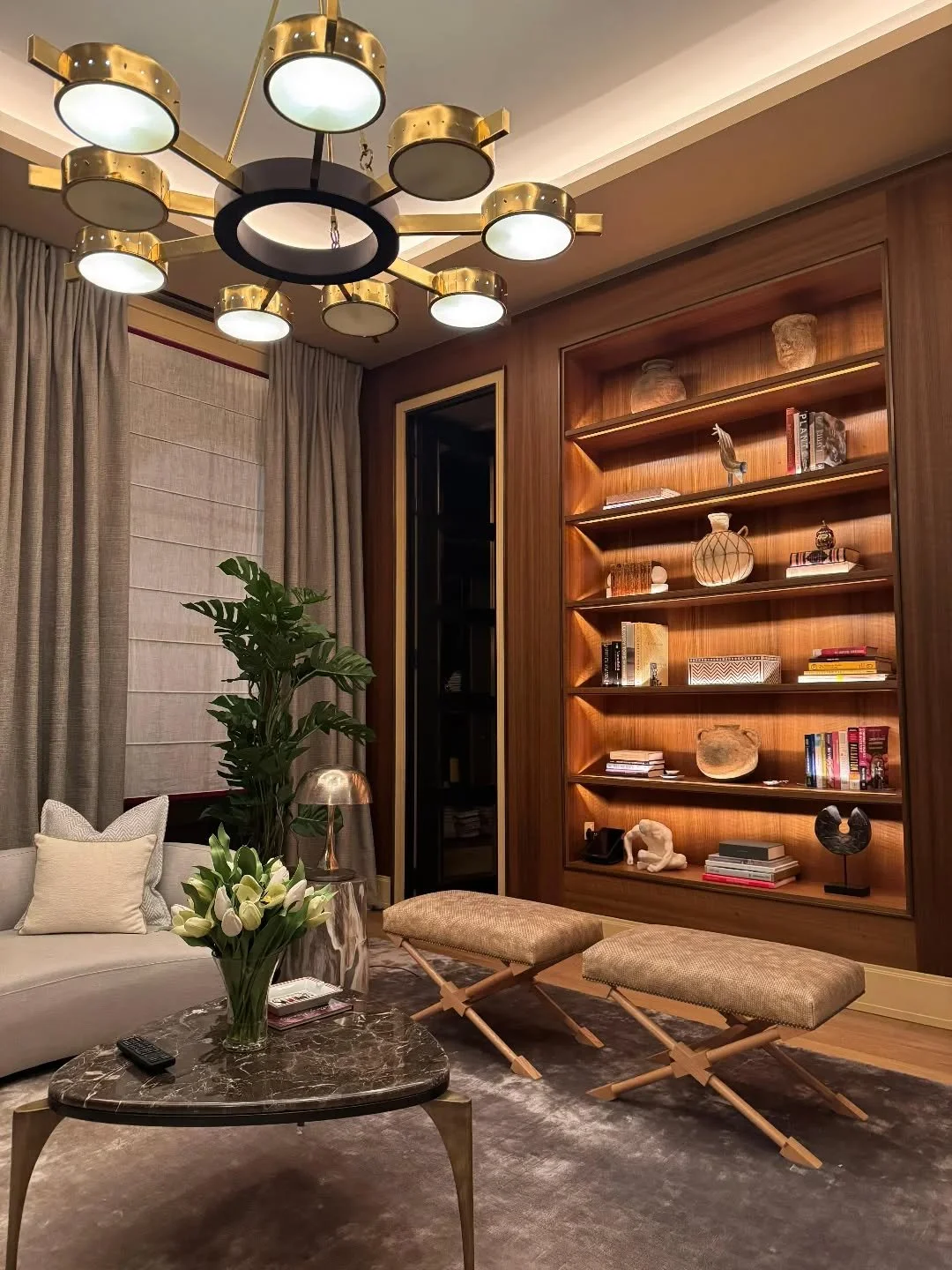 Late-night styling in the heart of Eaton Square.
Amazing property,images coming soon.
#homestaginglondon 
#homestylinglondon 
#londonprimeproperty 
#sloanesquare 
#luxuryproperties