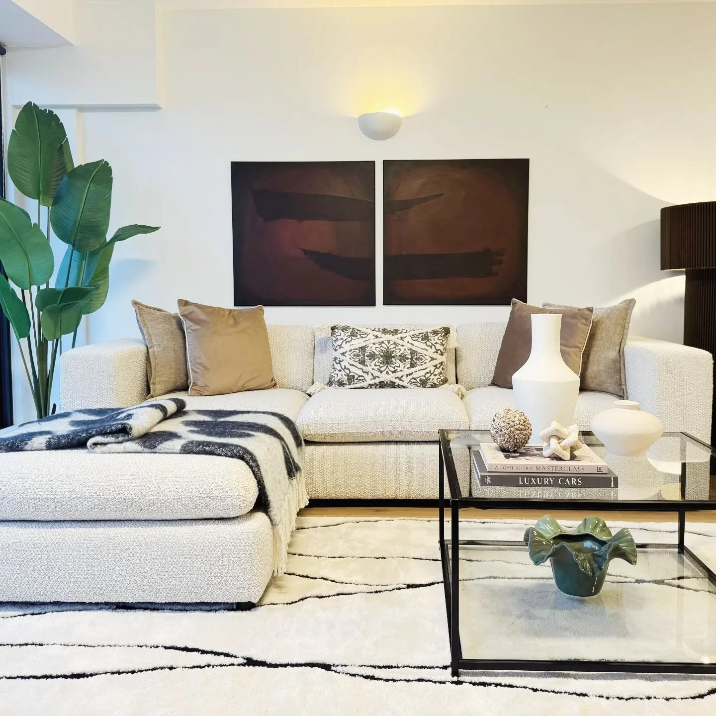 Just put the final touches on this beautiful 3-bedroom flat in Streatham's iconic building.
#homestaginglondon 
#homestylinglondon 
#londonhomestyling 
#londonhomestaging 
#interiorstyling