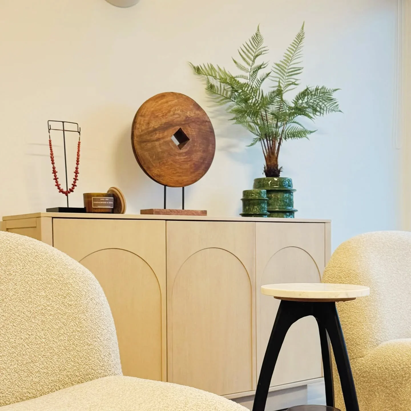 Just put the final touches on this beautiful 3-bedroom flat in Streatham's iconic building.
#homestaginglondon 
#homestylinglondon 
#londonhomestyling 
#londonhomestaging 
#interiorstyling