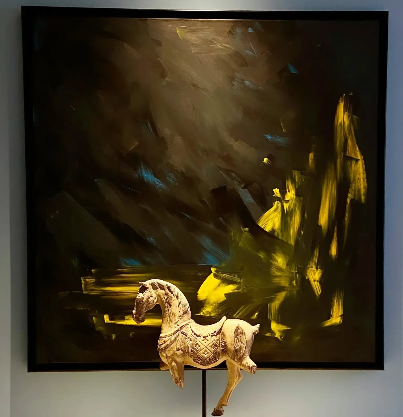 We absolutely adore this latest artwork from our studio! Available to buy. Please DM us for more details.
#handpaintedart 
#artlover 
#homestaginglondon 
#propertystaginglondon 
#artforsale