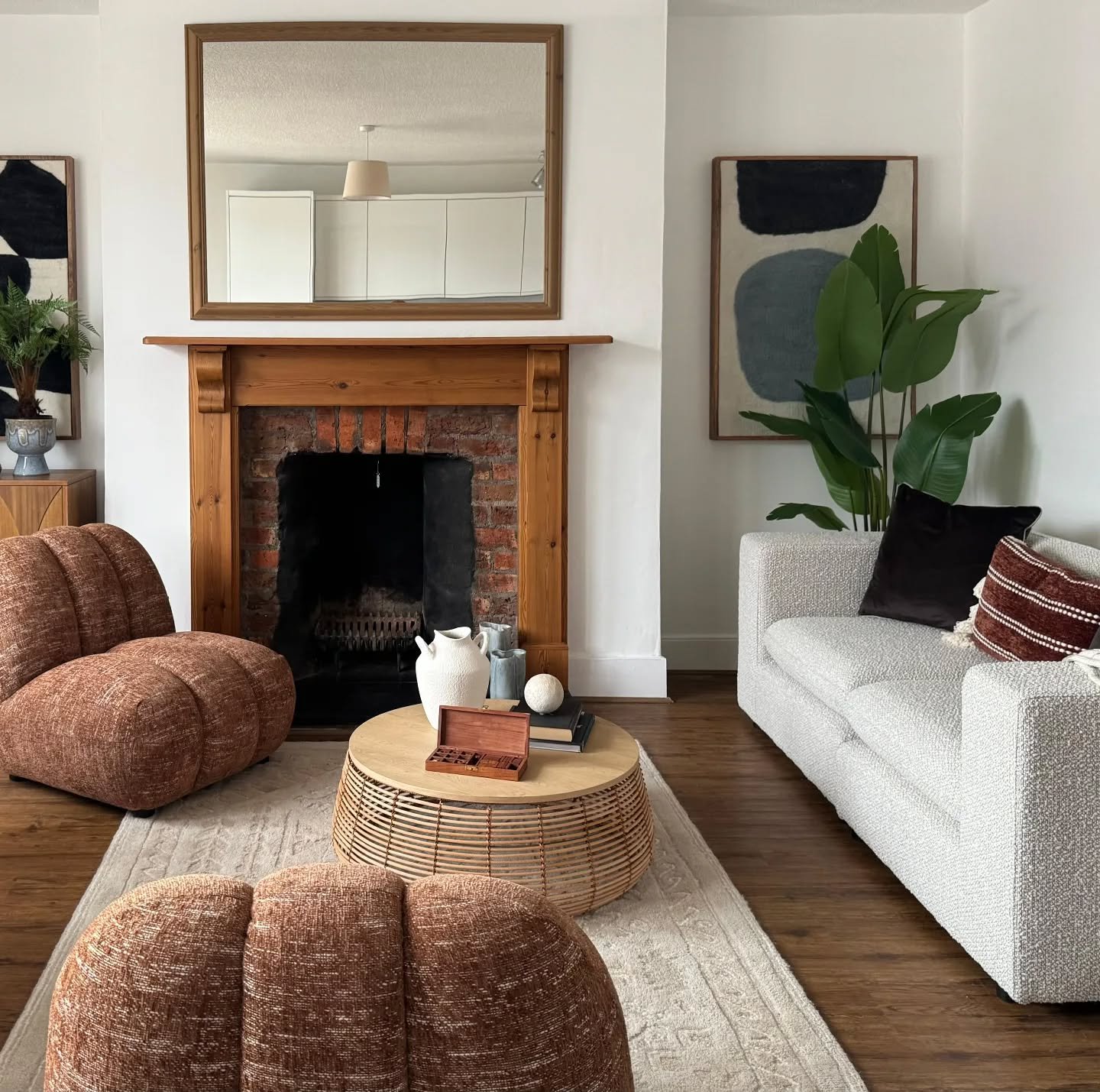 Just finished staging this lovely 2-bed flat in Archway. Feel free to contact us if you need any assistance with selling your property. We're delighted to share that February is fully booked, and March is looking just as busy!
#homestaginglondon 
#lo