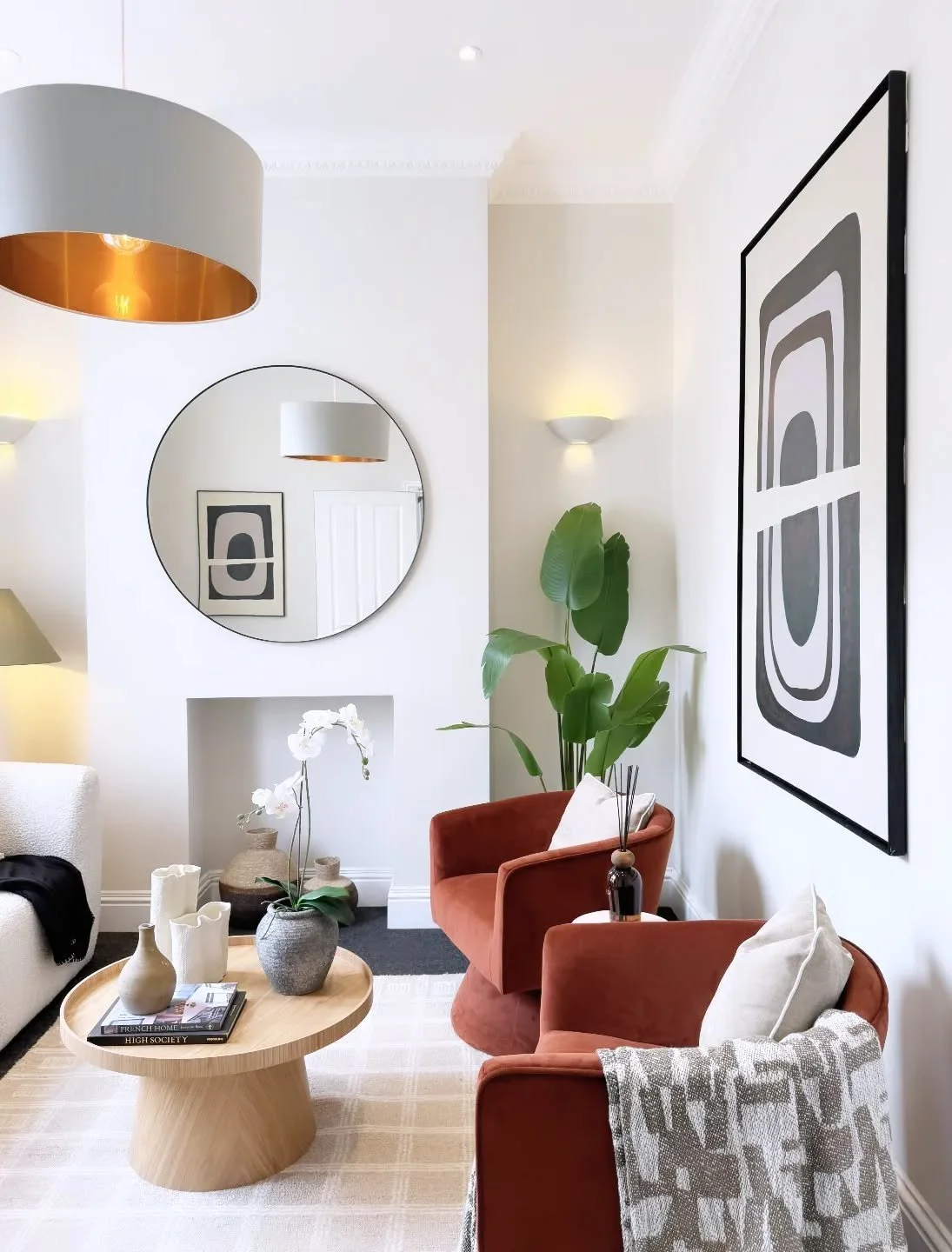 Reception room staging from last week's 4-bed house stage in Stockwell.
#homestaginglondon 
#homestylinglondon 
#londonhomestaging 
#londonhomestyling 
#propertystaginglondon