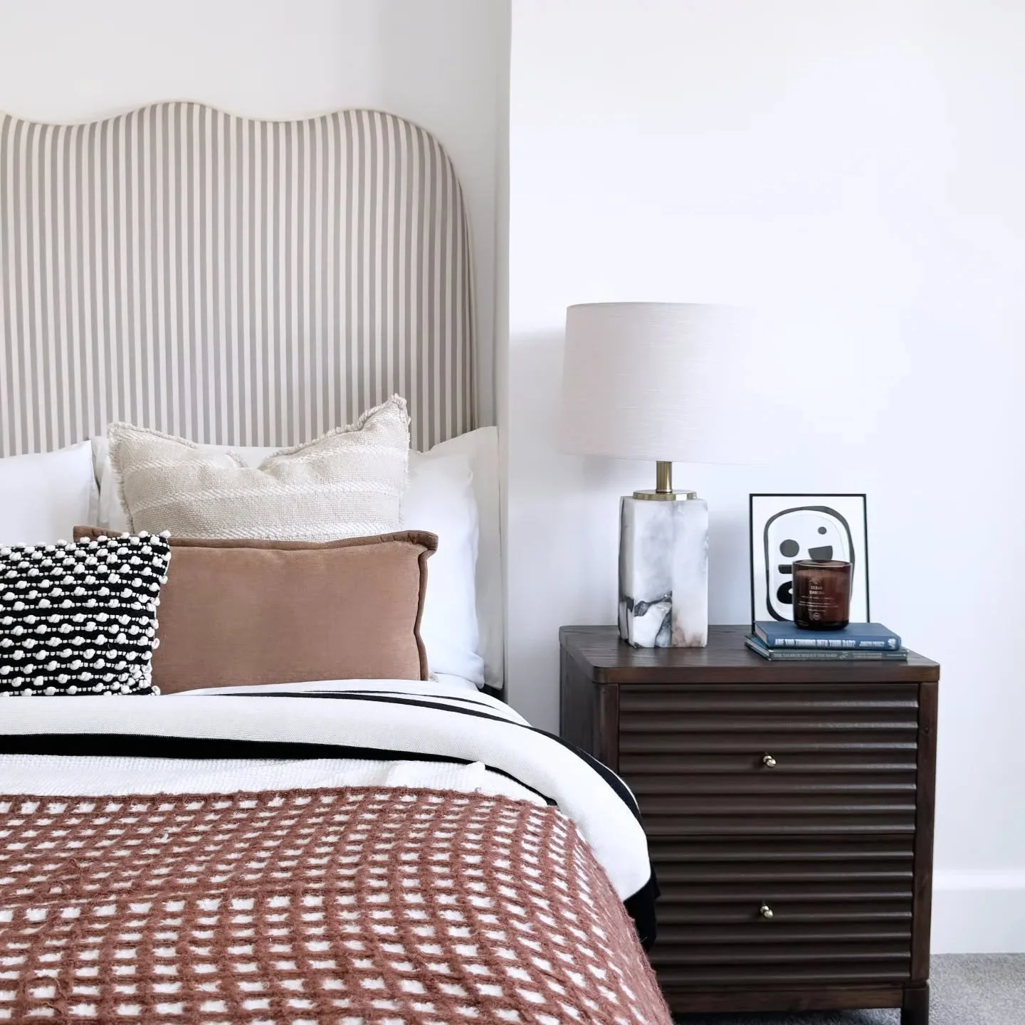 Here's a lovely snapshot of the primary bedroom staging in this beautiful 3-bed house in West Norwood. Hope you enjoy looking at it!
#homestaginglondon
#homestylinglondon 
#propertystaginglondon 
#londonhomestaging 
#propertyforsale