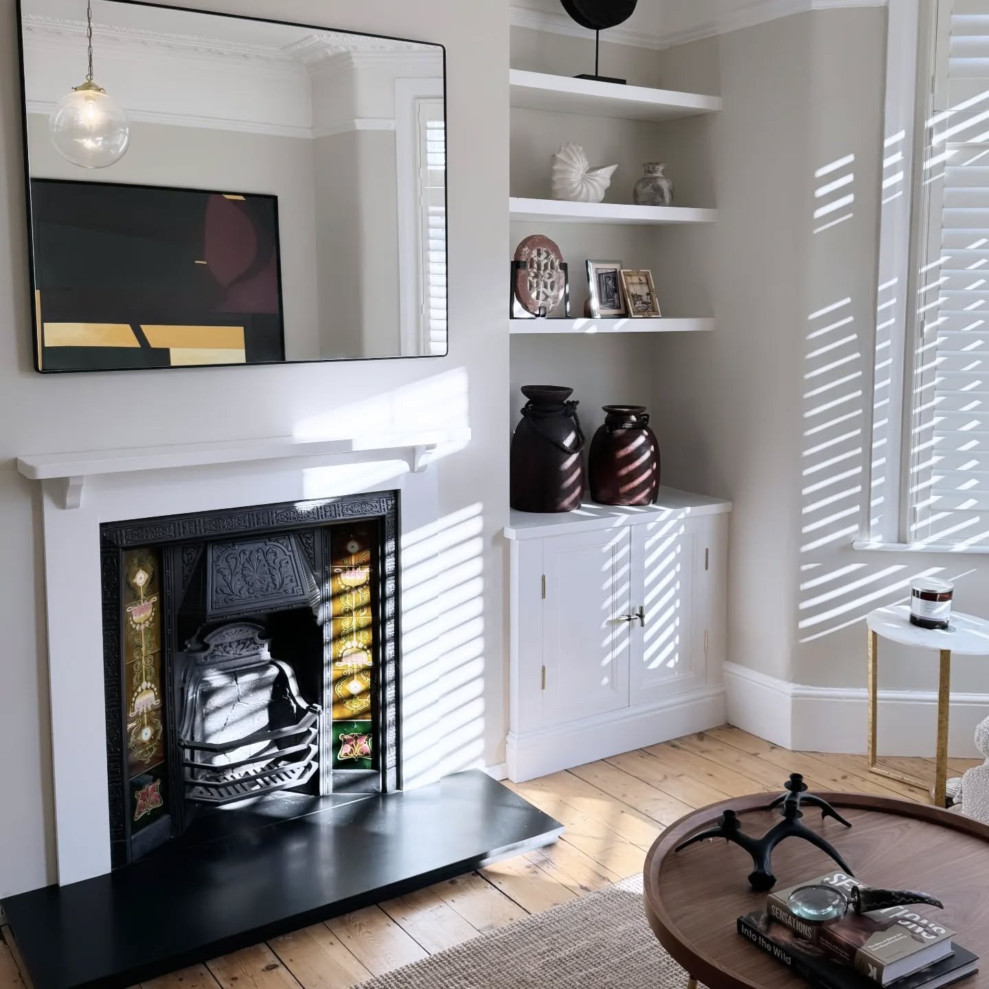 Finishing the week on a high! Completing this gorgeous 3-bed house in Leytonstone today. Next stop: west London for another thrilling project - number 4 this week! 
#homestaginglondon #homestylinglondon #propertystaginglondon #propertystylinglondon #