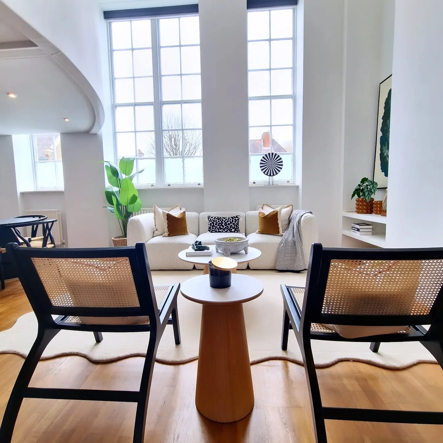 Monday is the perfect day to share another exciting staging project we completed in Brixton. We also have a beautiful 2-bedroom school conversion flat available @kfhproperty.
#homestaginglondon 
#homestylinglondon 
#propertystaginglondon 
#propertyst