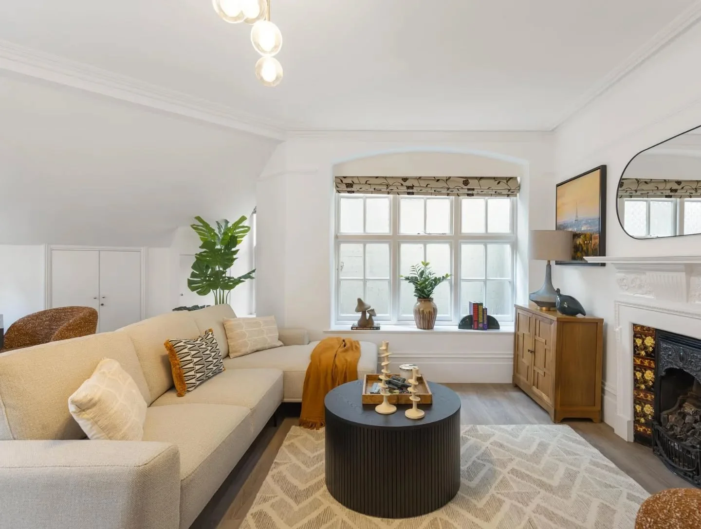Check out this lovely lounge setup in the beautiful 2-bedroom garden flat right in Covent Garden!
#homestaginglondon 
#londonpropertystaging 
#londonpropertystaging 
#homestylinglondon 
#homestaging