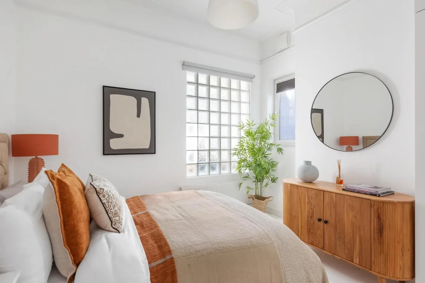 Bedroom staging in this gorgeous 2-bed and garden studio apartment in Peckham. It's now under offer! 🏡✨ #Bedroom #Staging #Apartment #Brixton #homestaginglondon