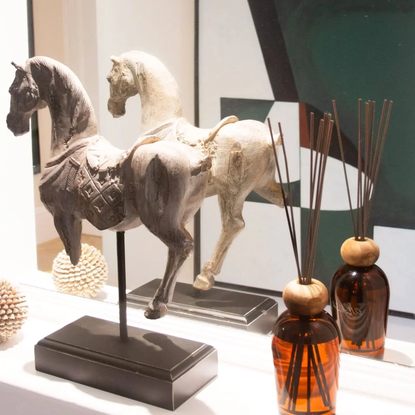 Here are some details from today's stage in West Hampstead. We just scheduled the photoshoot, so we will share more once the pictures are ready! 📸✨ #homestaginglondon #homestylinglondon #propertystaginglondon #londonhomestaging #londonpropertystagin