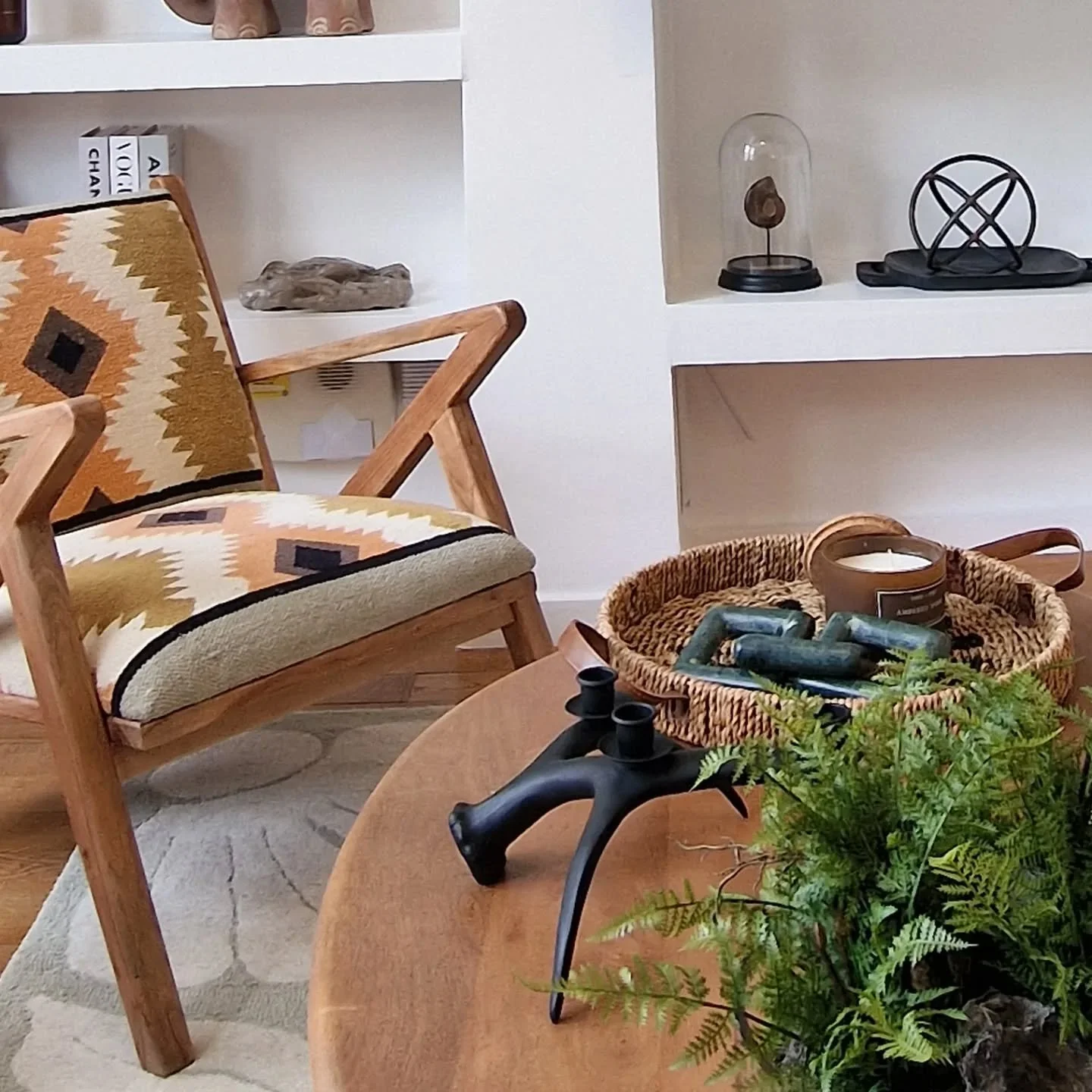 Here are a few details from our stage yesterday in Notting Hill. More photos to follow once we finish the professional shoot. 📸✨ #nottinghill #homestaginglondon #londonpropertystaging #londonhomestaging #londonhomestyling