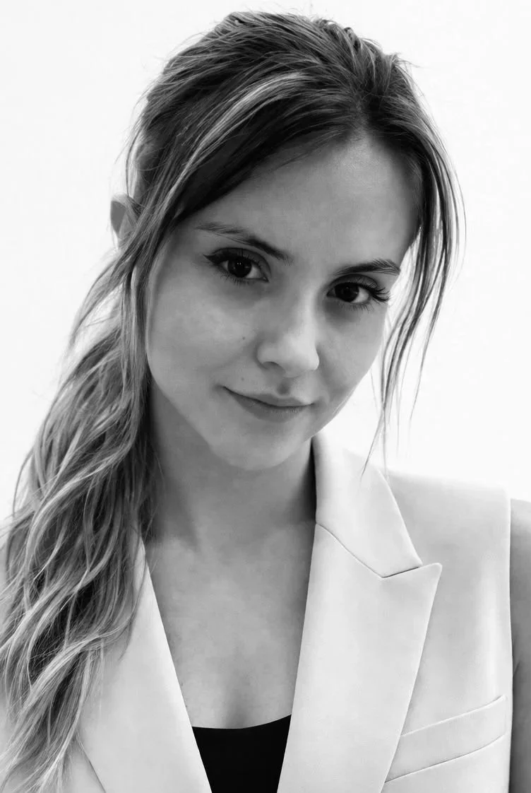 Jeniffer Gomez - Art and Design Associate.
With a background in set design, Jeniffer brings a unique artistic vision to every project.