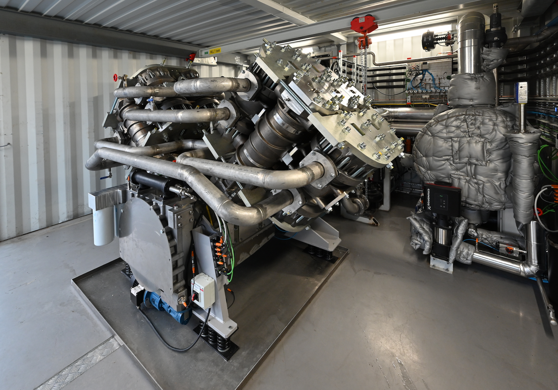 HoegTemp high-temperature heat pump installed at GE Healthcare.  The heat pump provides 400kW steam for the distillation, recovery and reuse of solvents derived from the production of contrast agents.
