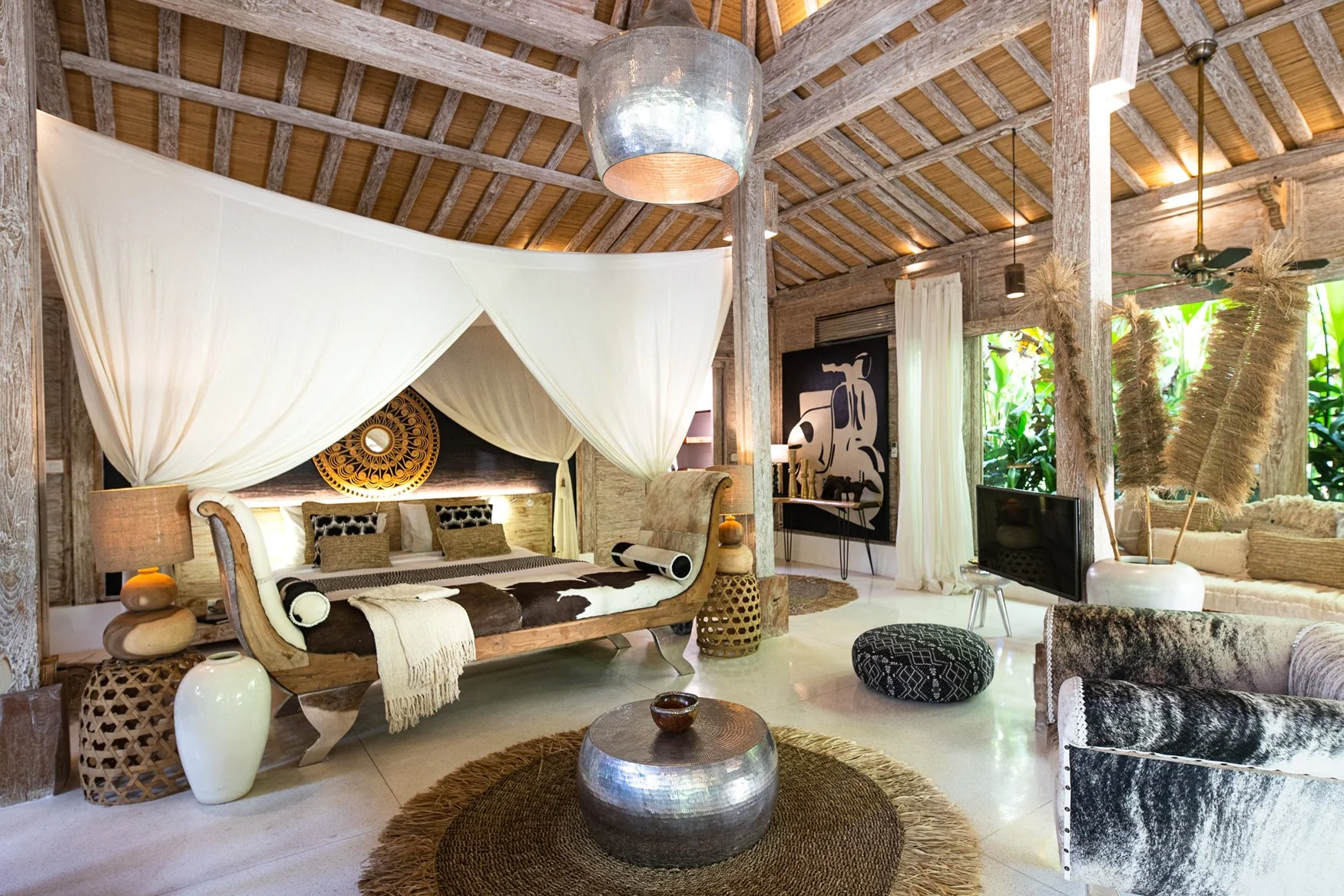 LEON Boutique Hotel bungalow bedroom in Ubud