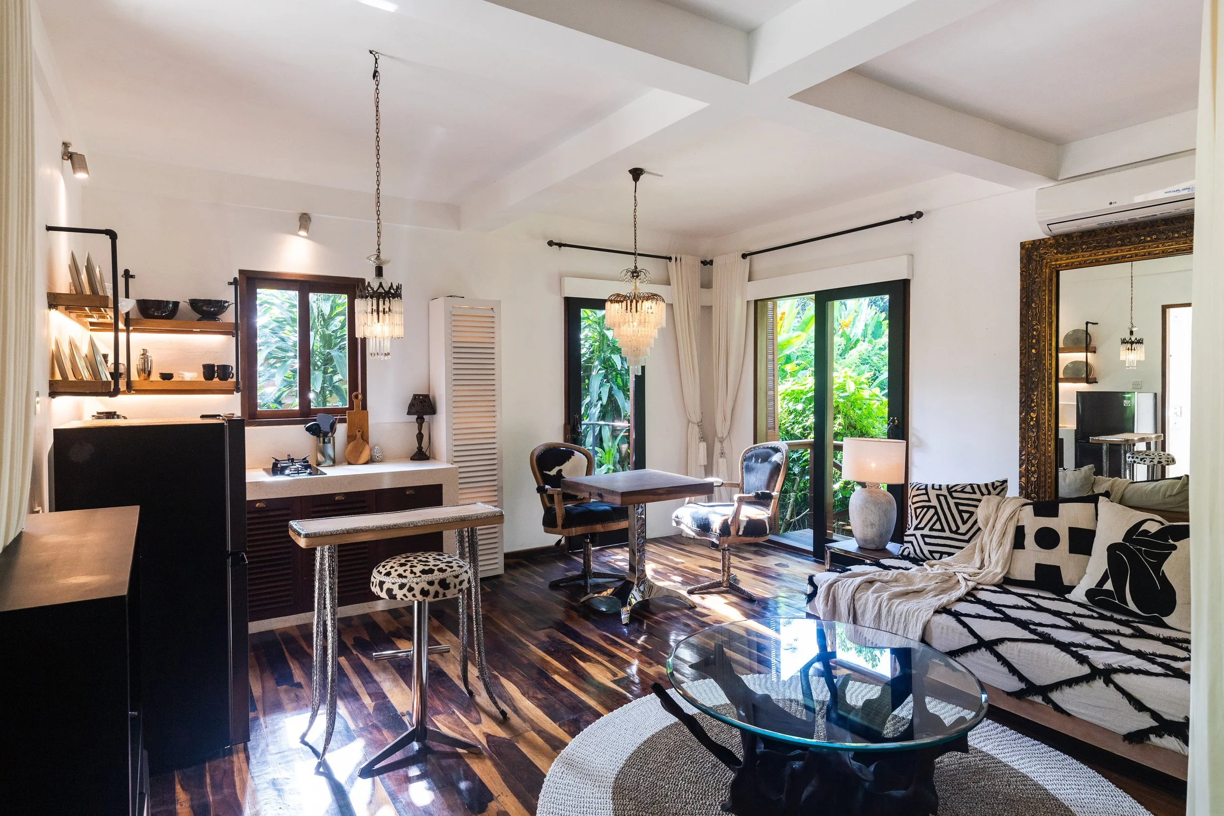 LEON Ubud furnished bungalow living area
