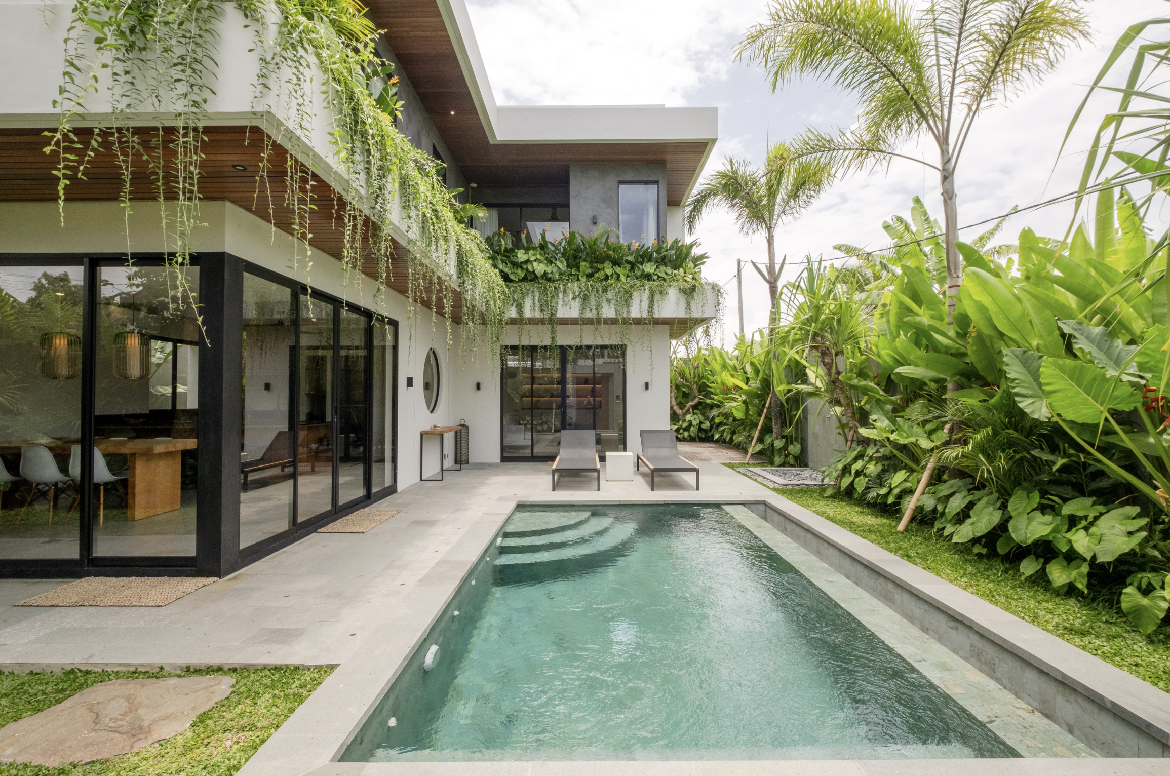 TSURI Villas private pool and tropical garden