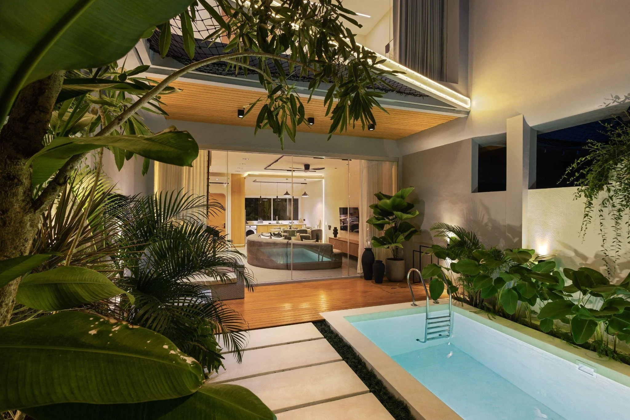 04_seite4_pool_wohnbereich.jpg