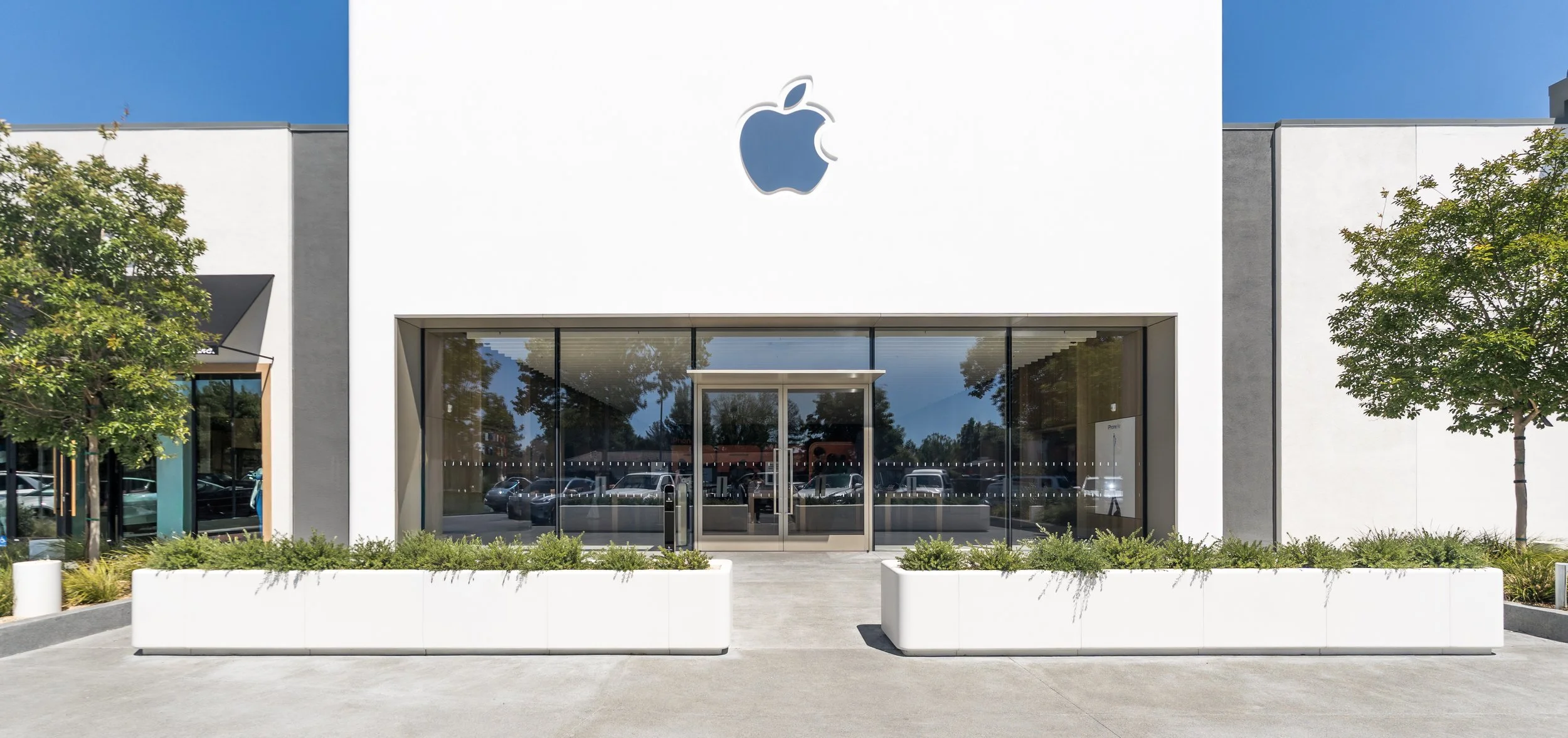 Photographing the Unafor Design Installation at the Apple Store in Santa Rosa