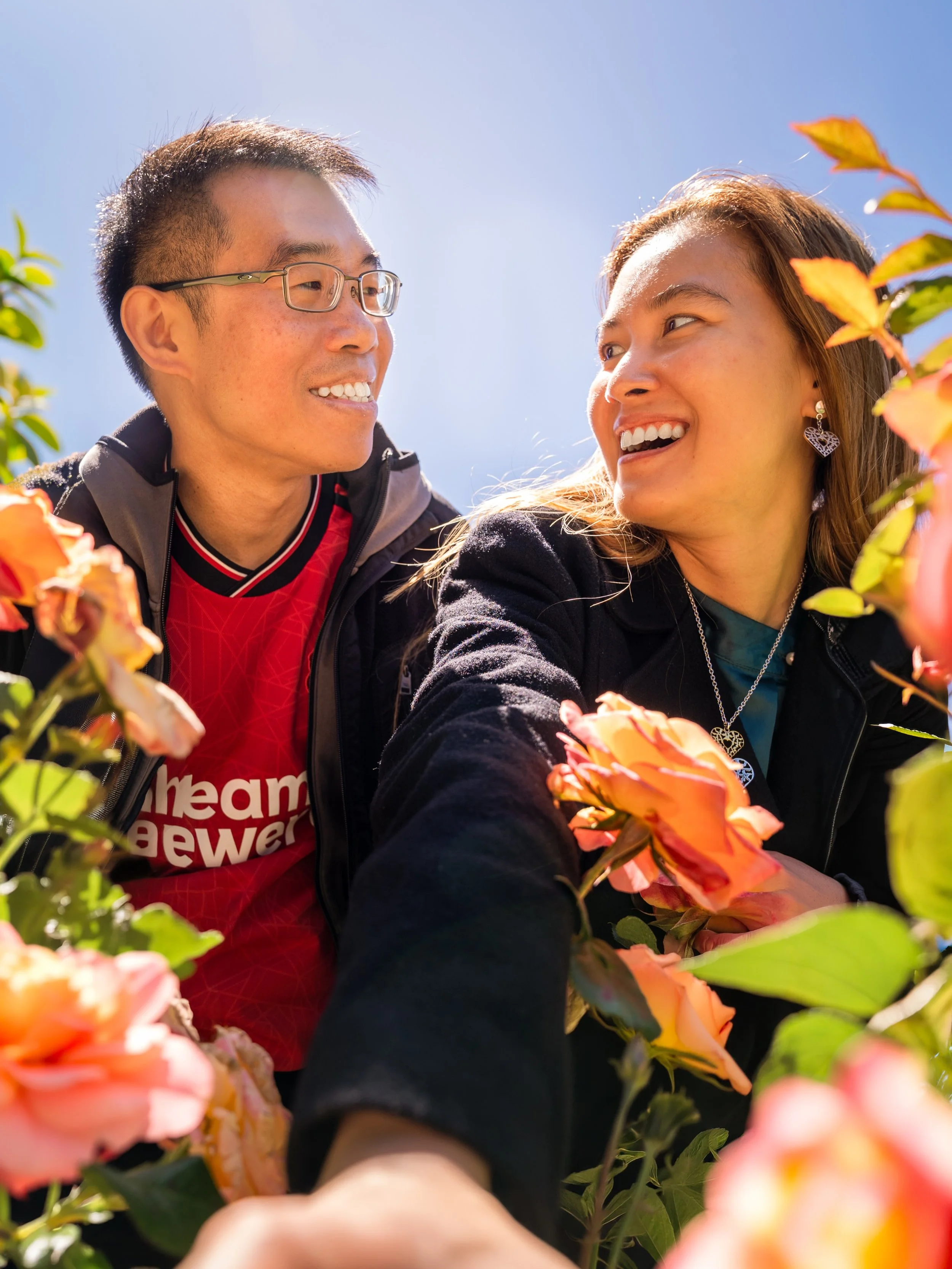 SF gave us sunshine, roses, and the sweetest energy. Loved capturing this visiting couple from Singapore as they explored San Francisco together. Moments like this are exactly why I love photographing love in the city. 🌹✨ 

#sfphotographer #lifestyl