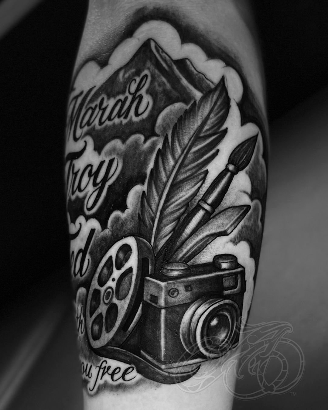 🤼 Do siblings always bicker? Maybe not. 
.
Sibling tattoos are a powerful symbol of unity and familial bonds, representing the indelible connection shared within a family. These significant designs not only reflect shared roots but also emphasize th