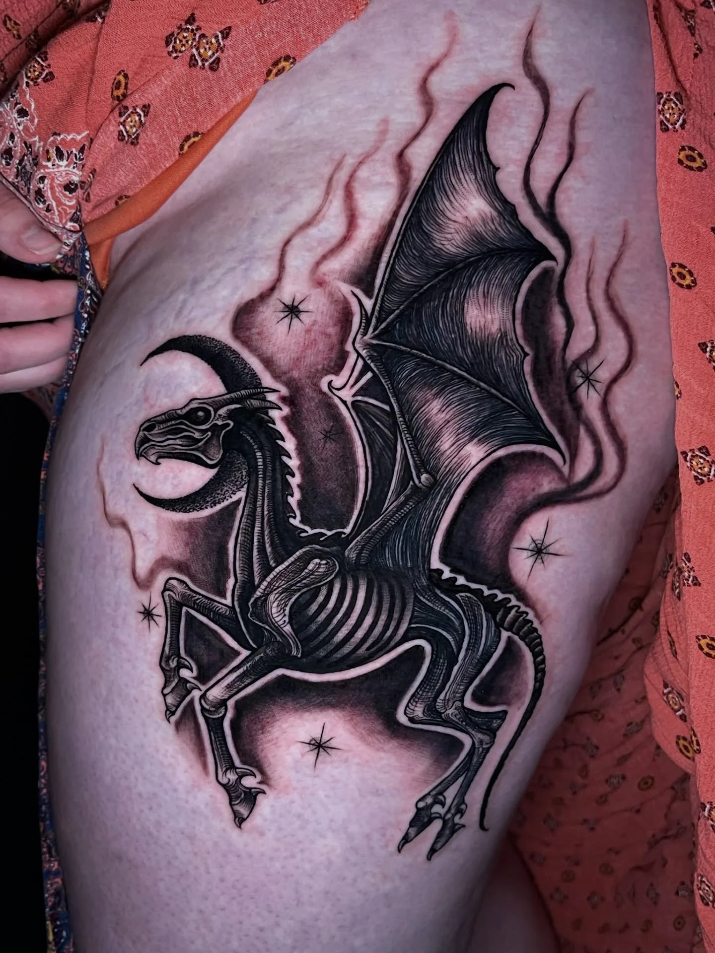 Shelby came in for this Thestral Tattoo, one of her favorite creatures from Harry Potter. 
 
Lalo did an incredible job capturing all of the creatures intricate details, from the bony structure of the tail, to the bat like wings and iconic skull. Dar