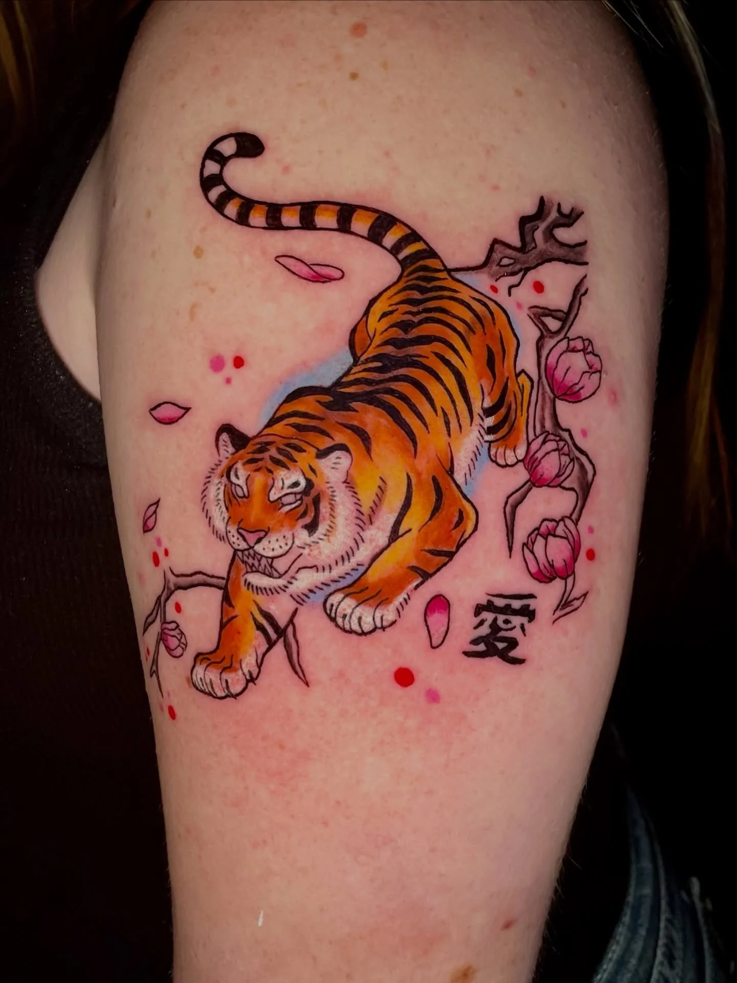 Modern Japanese Tiger 🐅 😍
-
-Artist: @kevant13 👀
-Aloha Tattoos🌺📍
-Walk ins welcome everyday✨
-
-
-
-
-
#moderjapaneseart #japanesetigertattoo #tulips #clolortattoo #tattooartistinsaltlakecity