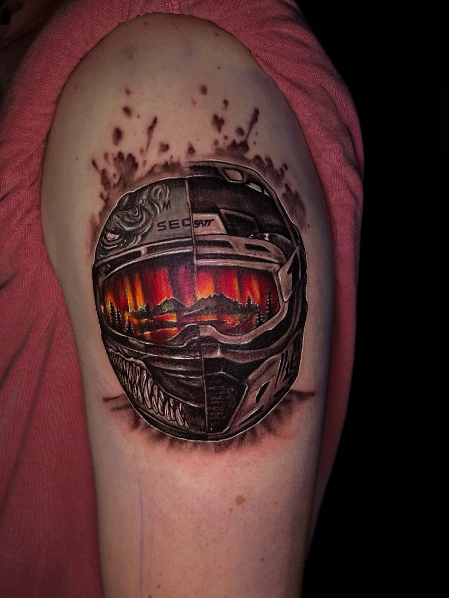 Unique helmet tattoo for our client Rylan 🏍️🔥
-
-Artist: @paul_tattoo.art 👀
-Aloha tattoo 🌺📍
-Walk ins welcome everyday✨
-
-
-
-
#helmettattoo #colortattoo #slatlaketattooartist #uniquetattoos #colortattooartist