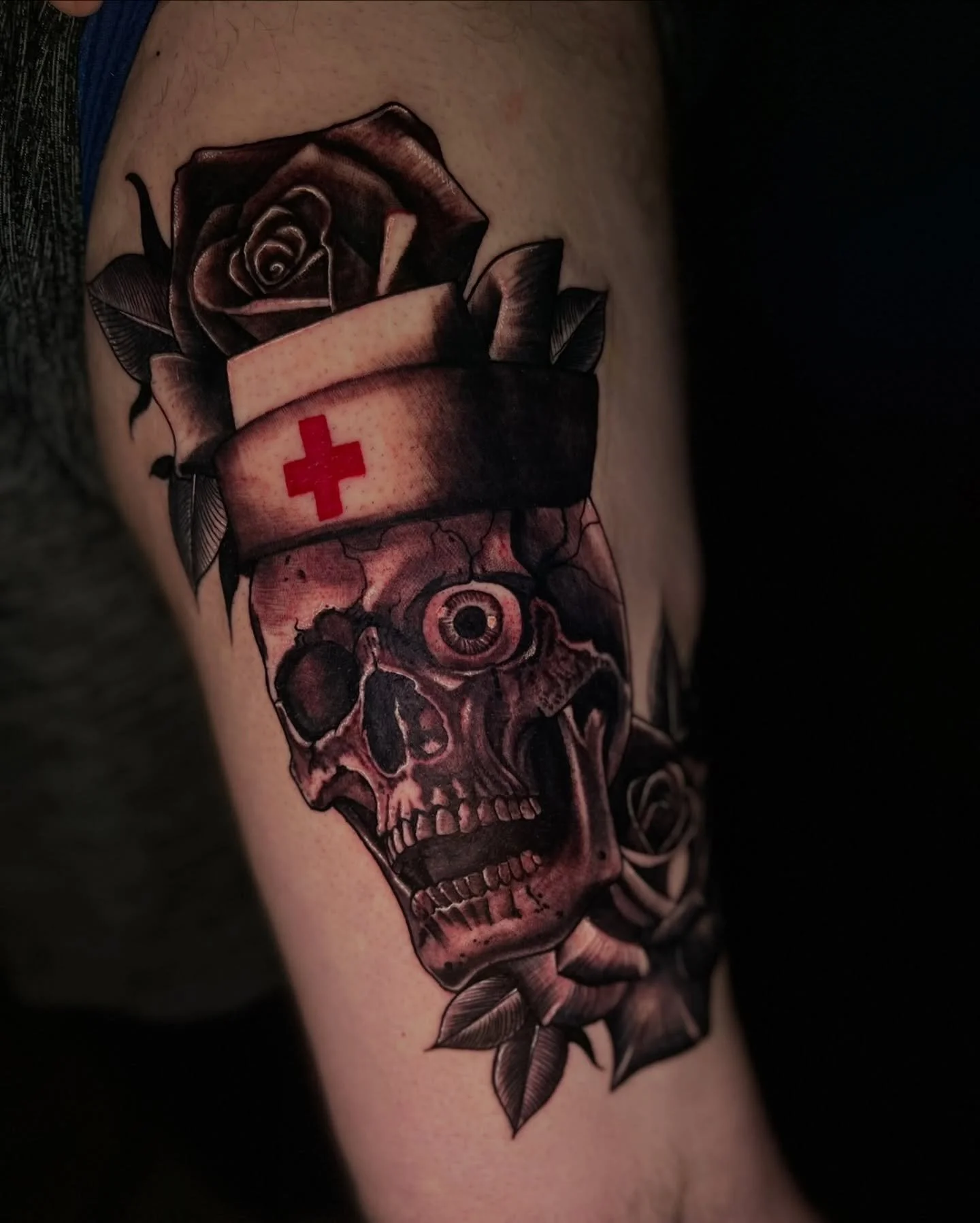 Nurse skull thigh tattoo👀
-
-Artist: @deadsoul.ink 🔥
- Aloha Tattoos🌺📍
-Walk ins welcome everyday✨
-
-
-
-
#skulltattoo #realismtattooartist #blackandgraytattooartist #skullnurse #rosetattoo