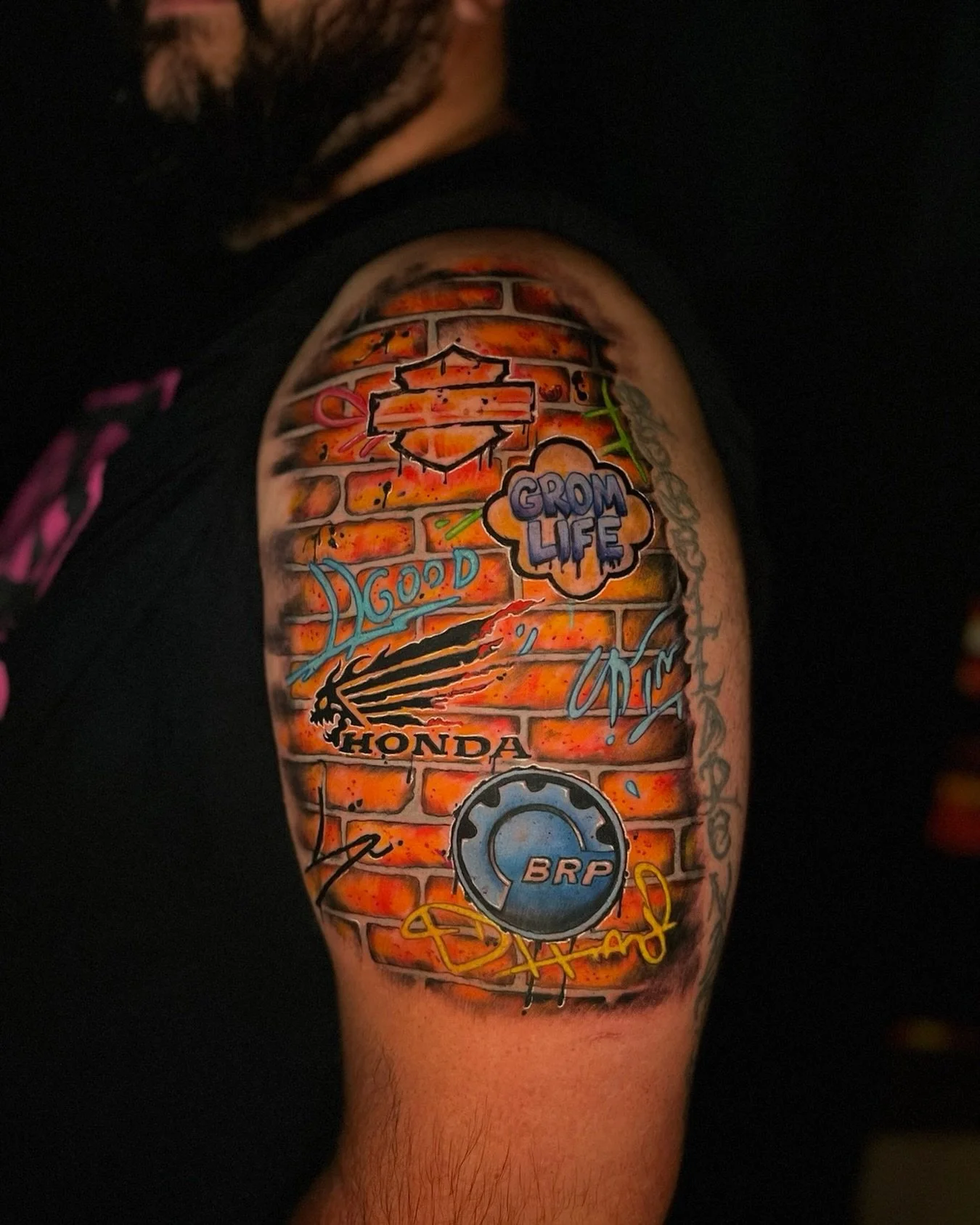 Custom Graffiti wall tattoo🔥
-
-Artist: @paul_tattoo.art 
-Aloha Tattoos 🌺📍
-Walk ins welcome everyday ✨
-
-
-
-
#graffiti #colortattoo #saltlaketattooartist #uniquedesignz #colortattooartist