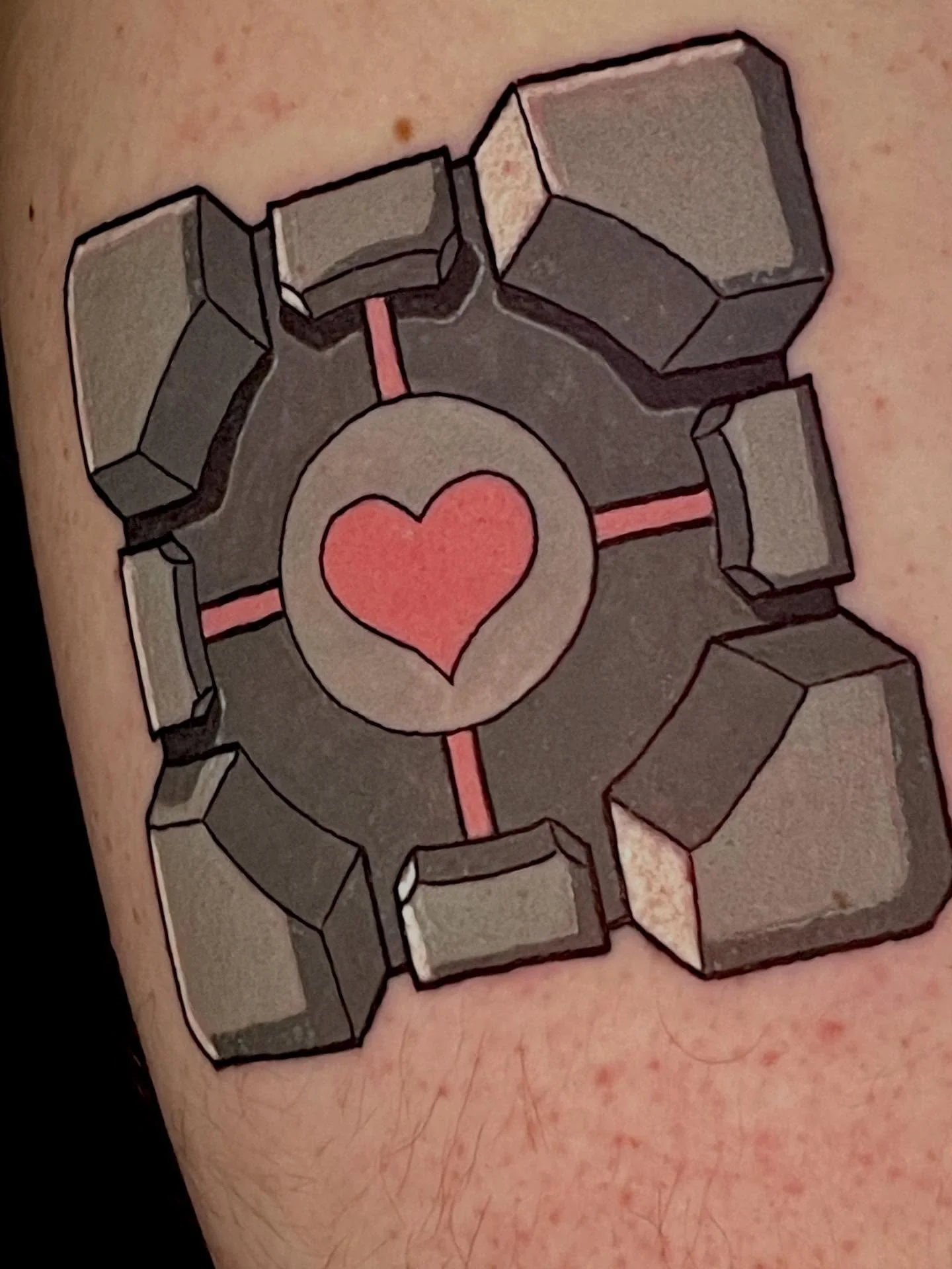 The weighted companion cube. Loved working on this piece! 🧊🥰🧊
.
.
.
#colortattoo #gamingtattoo #portaltattoo #utahtattooartist #stickertattoo