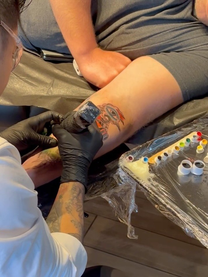Check out this amazing American Traditional design done here at @alohasaltlake 🤘🔥

- Aloha Tattoos📍🌴
- Walk ins and Appointments Available Daily ✨
- AfterPay Available 🤙
-
-
-
-
-
#saltlakecitytattooartist #colortattoo #americantraditionaltattoo
