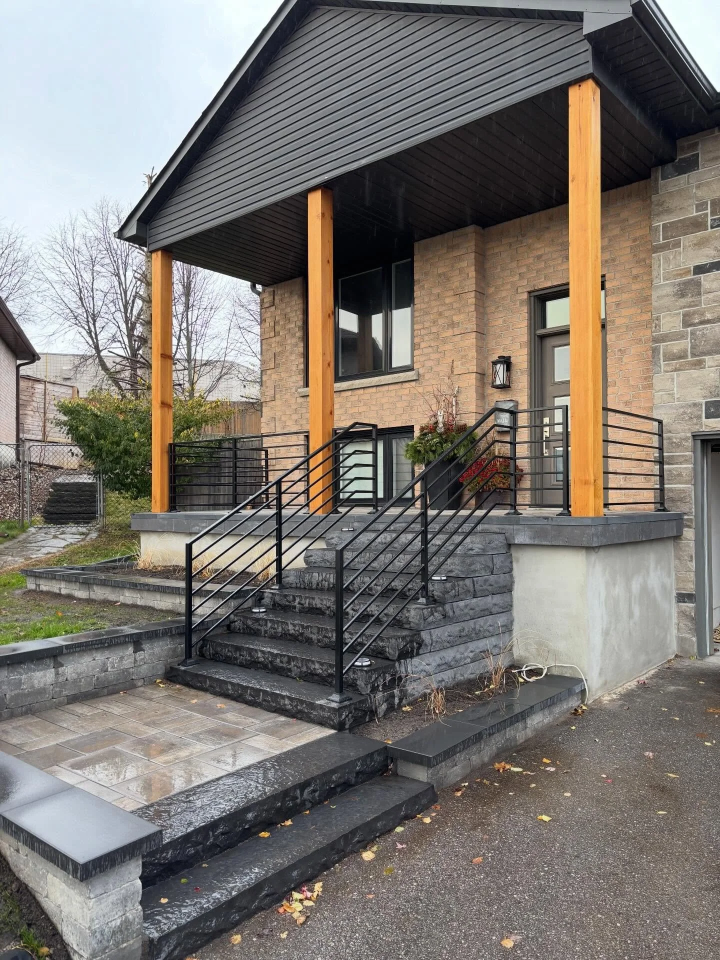 Before ➡️ After ✨

Now that the railing is in take a look at the before and after of this huge transformation. The new railing really brought this together! with a clean, modern system that instantly updates the look of this front porch and ties in p