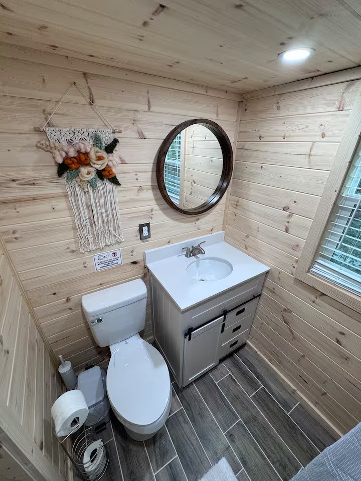 bathroom 2.jpg