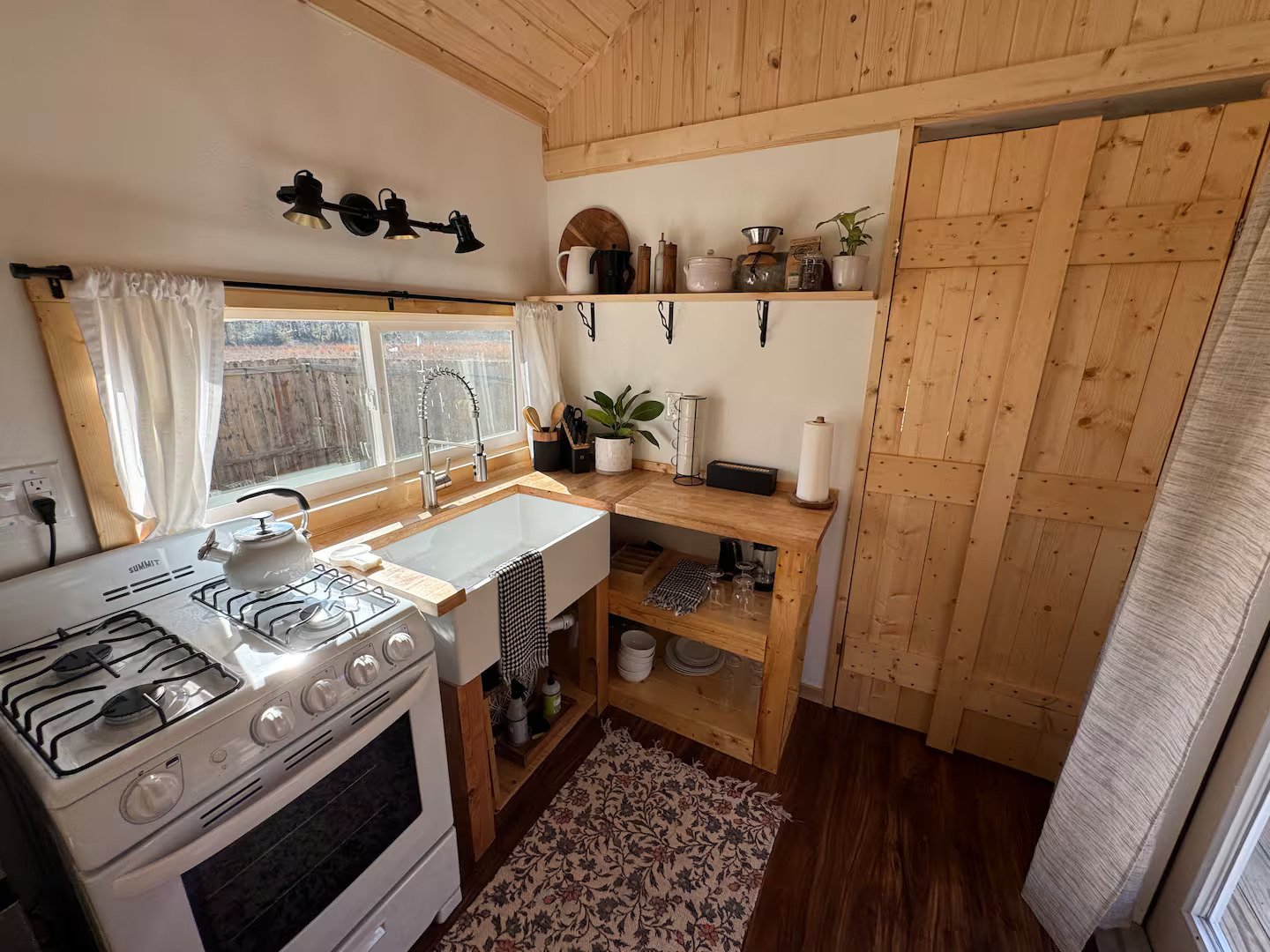 surya kitchen 2.jpg