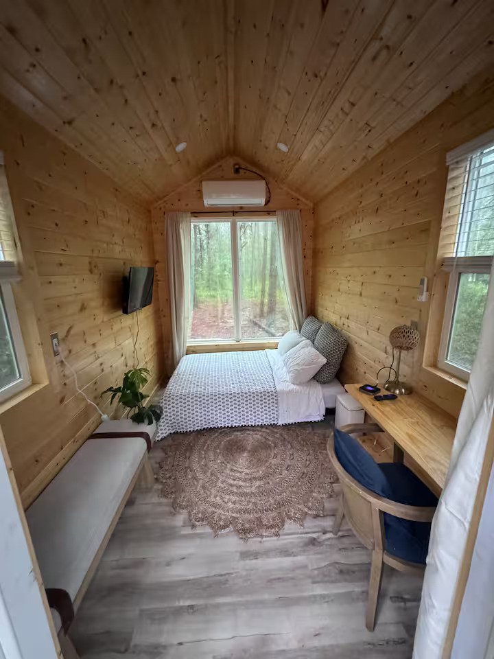 Glamping cabin.jpg